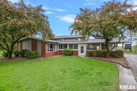 Photo of 4 EDGEWOOD Drive, Auburn, IL 62615 (MLS # CA1043275)