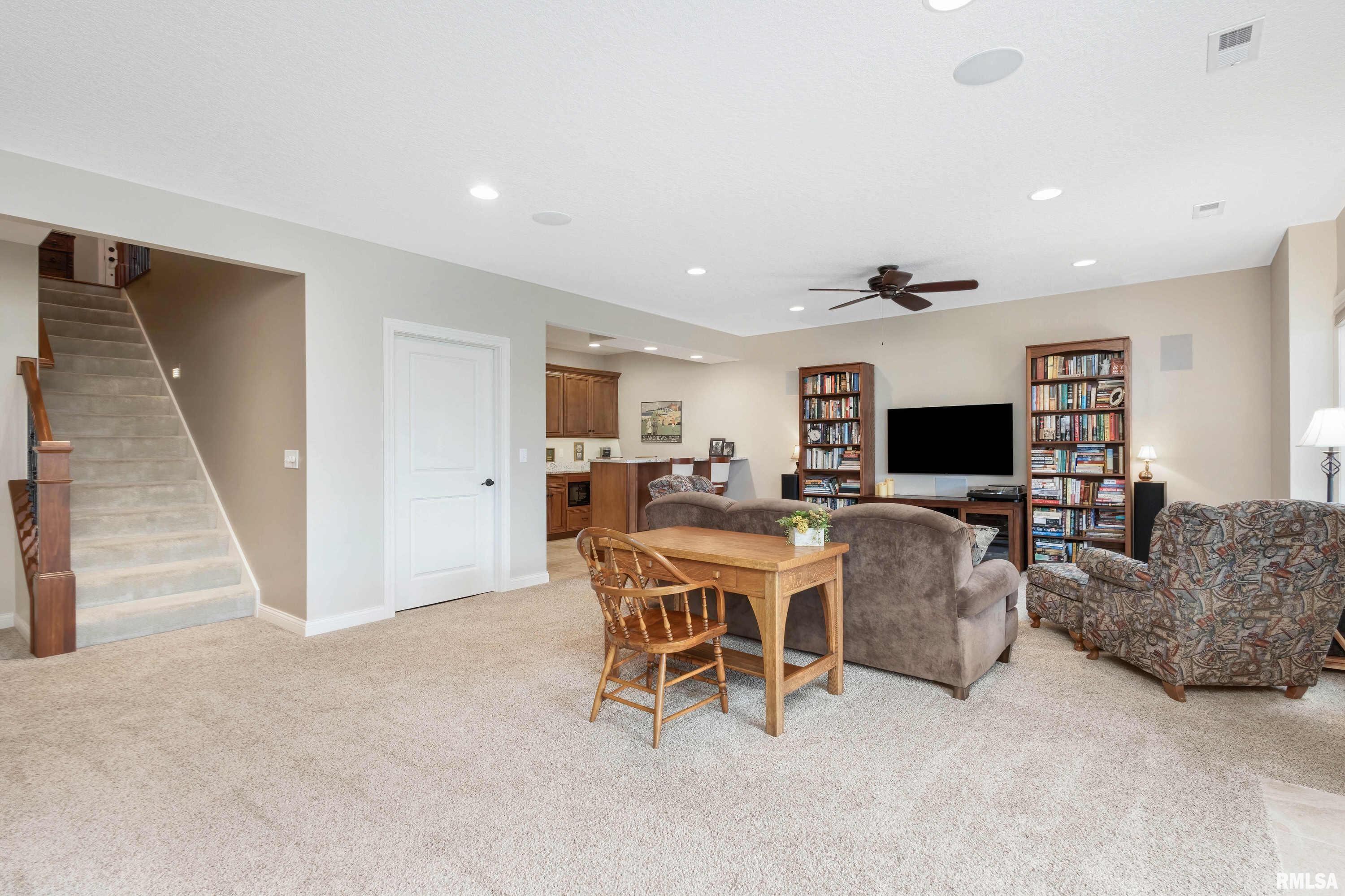 3454 Crowne Pointe Circle, Bettendorf, Iowa image 35