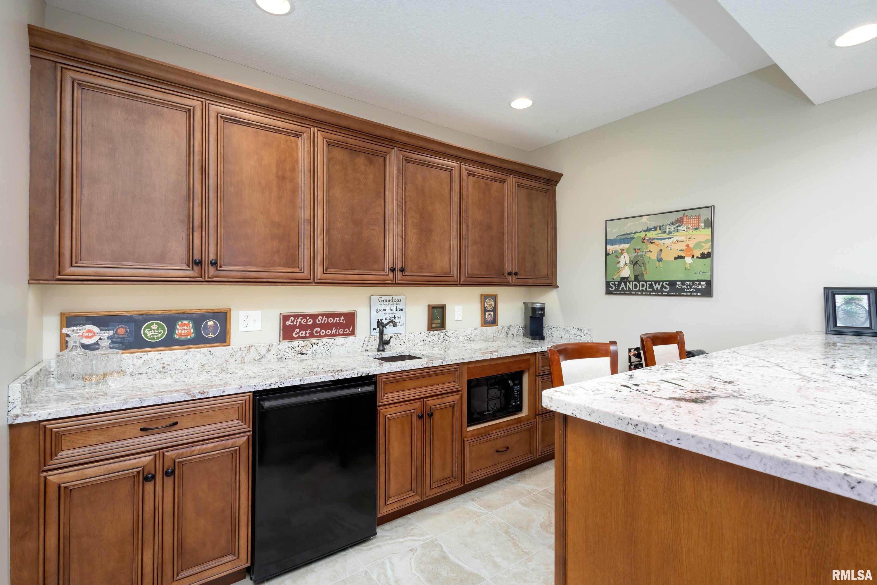 3454 Crowne Pointe Circle, Bettendorf, Iowa image 37