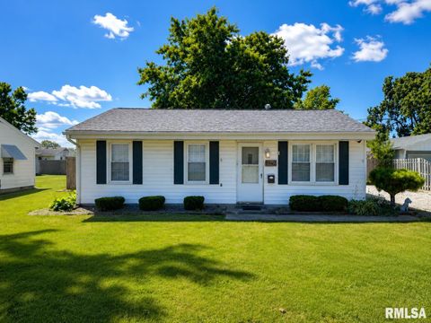 Homes For Sale - 1942 Mcmasters Avenue<br/> Knox County, Galesburg, IL 61401