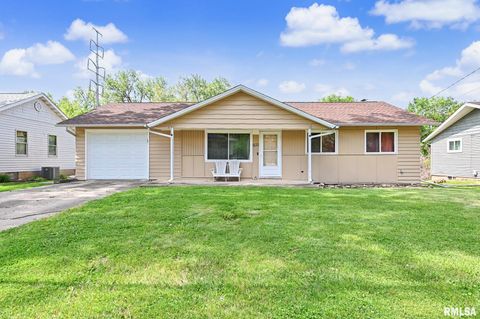 Photo of 5133 N MONTCLAIR Avenue, Peoria Heights, IL 61616 (MLS # PA1266097)