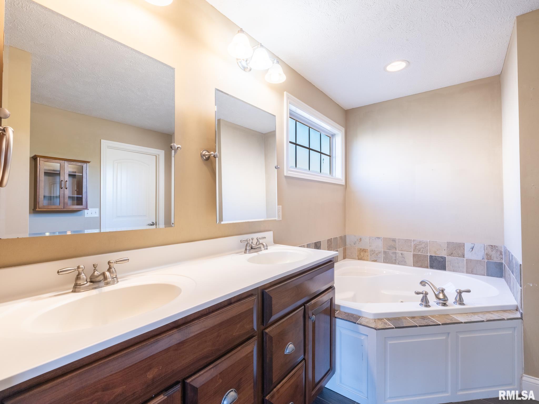 2621 W Carlisle Lane, Dunlap, Illinois image 36