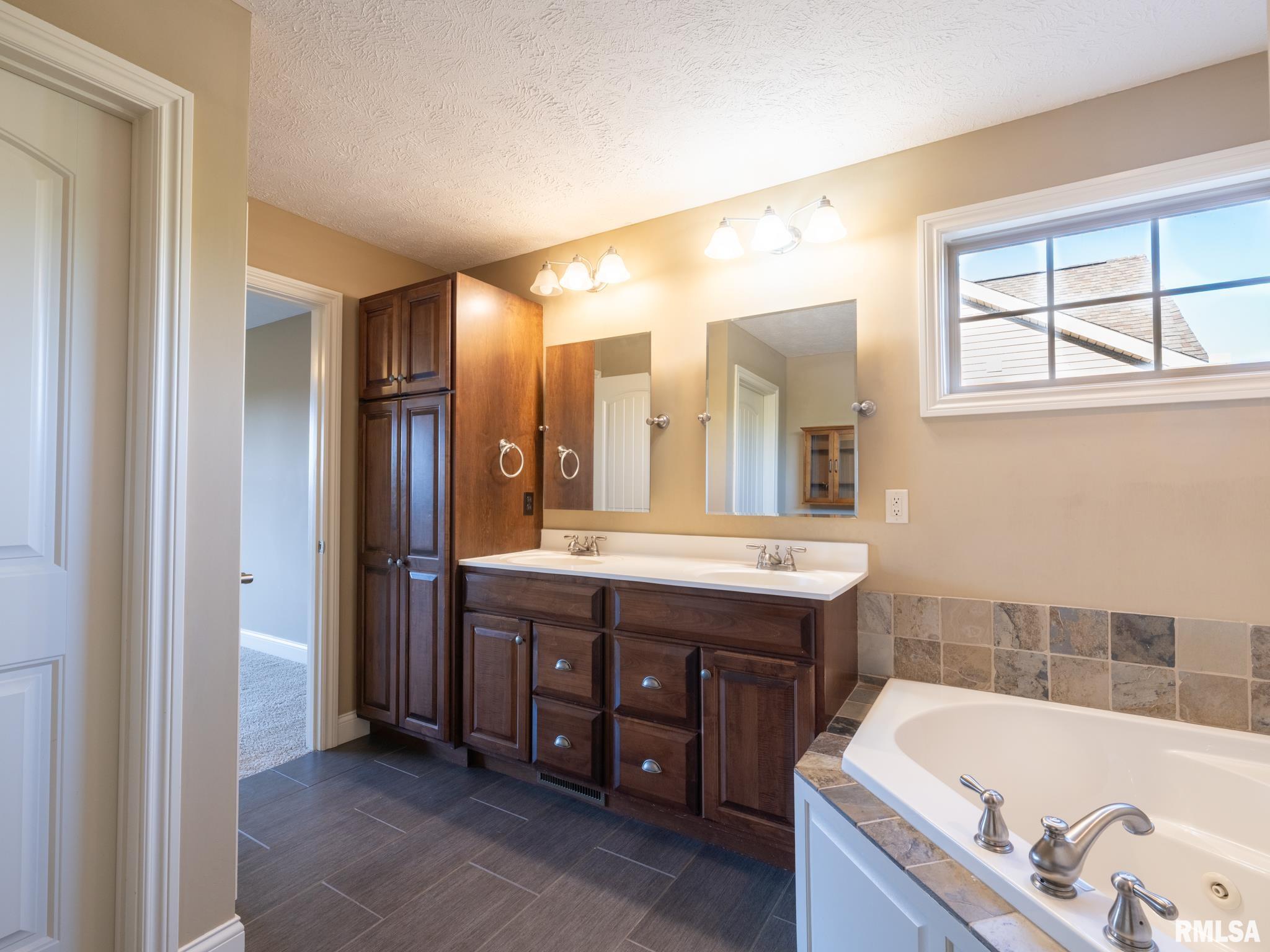2621 W Carlisle Lane, Dunlap, Illinois image 37