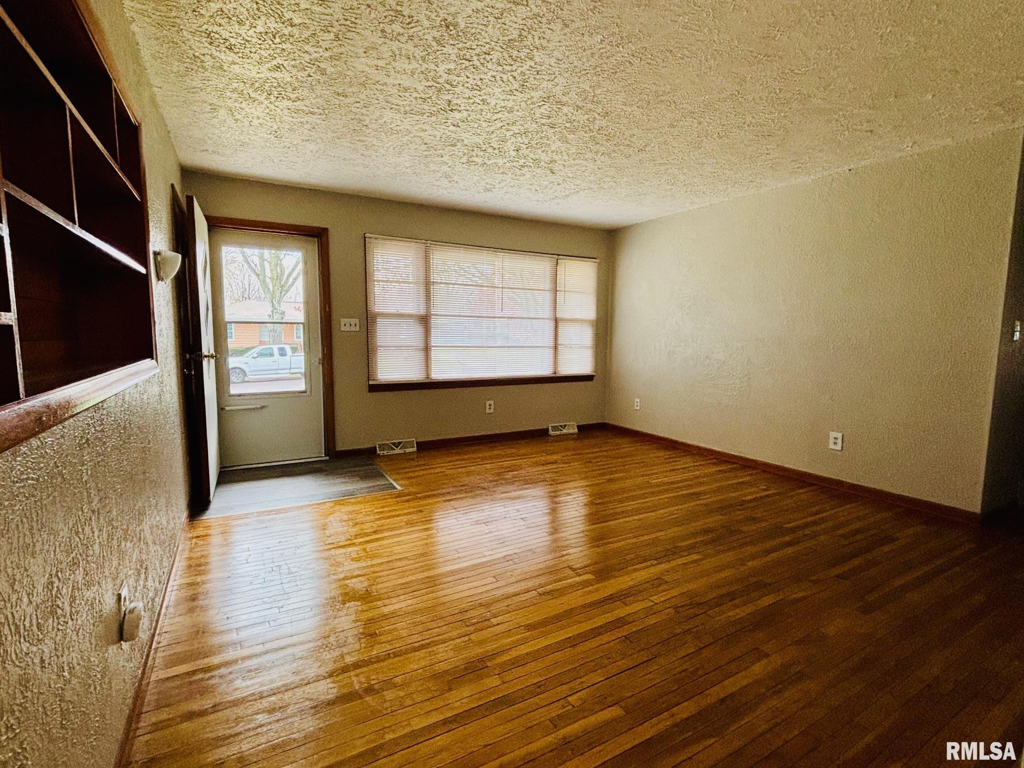 2619 W Scenic Drive, Peoria, Illinois image 6