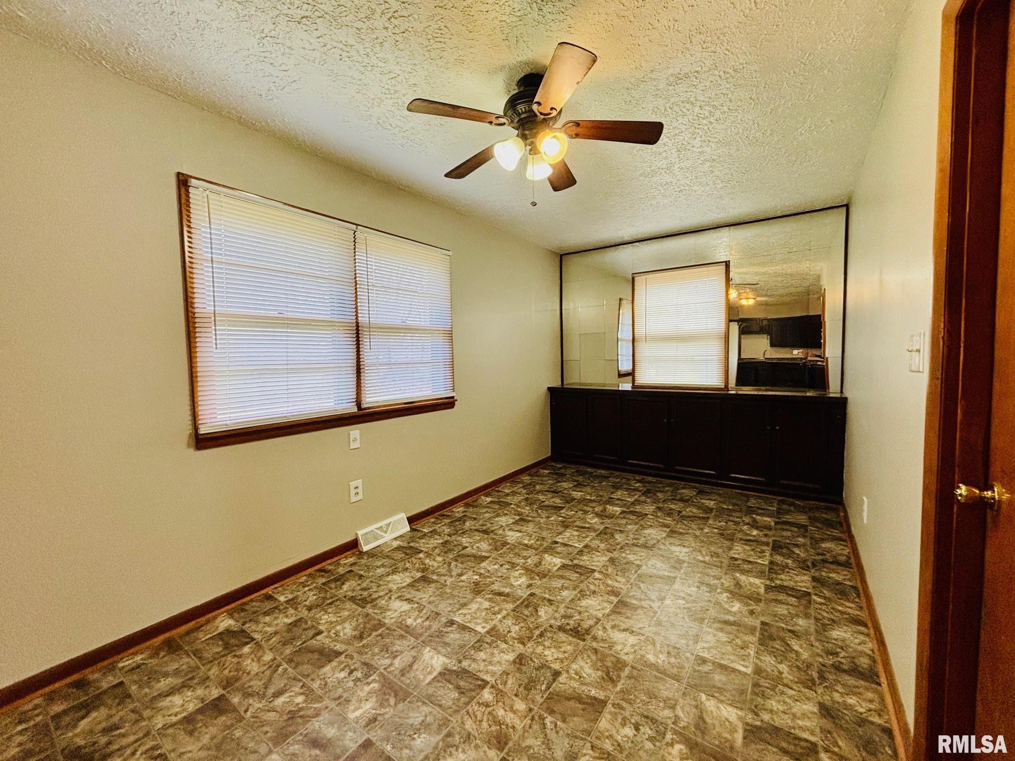 2619 W Scenic Drive, Peoria, Illinois image 11