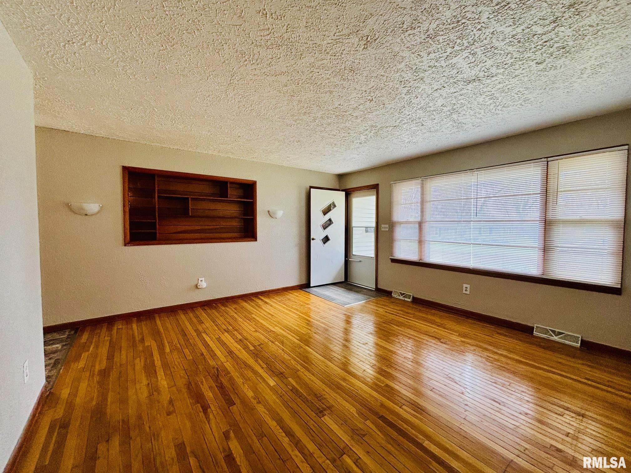 2619 W Scenic Drive, Peoria, Illinois image 4