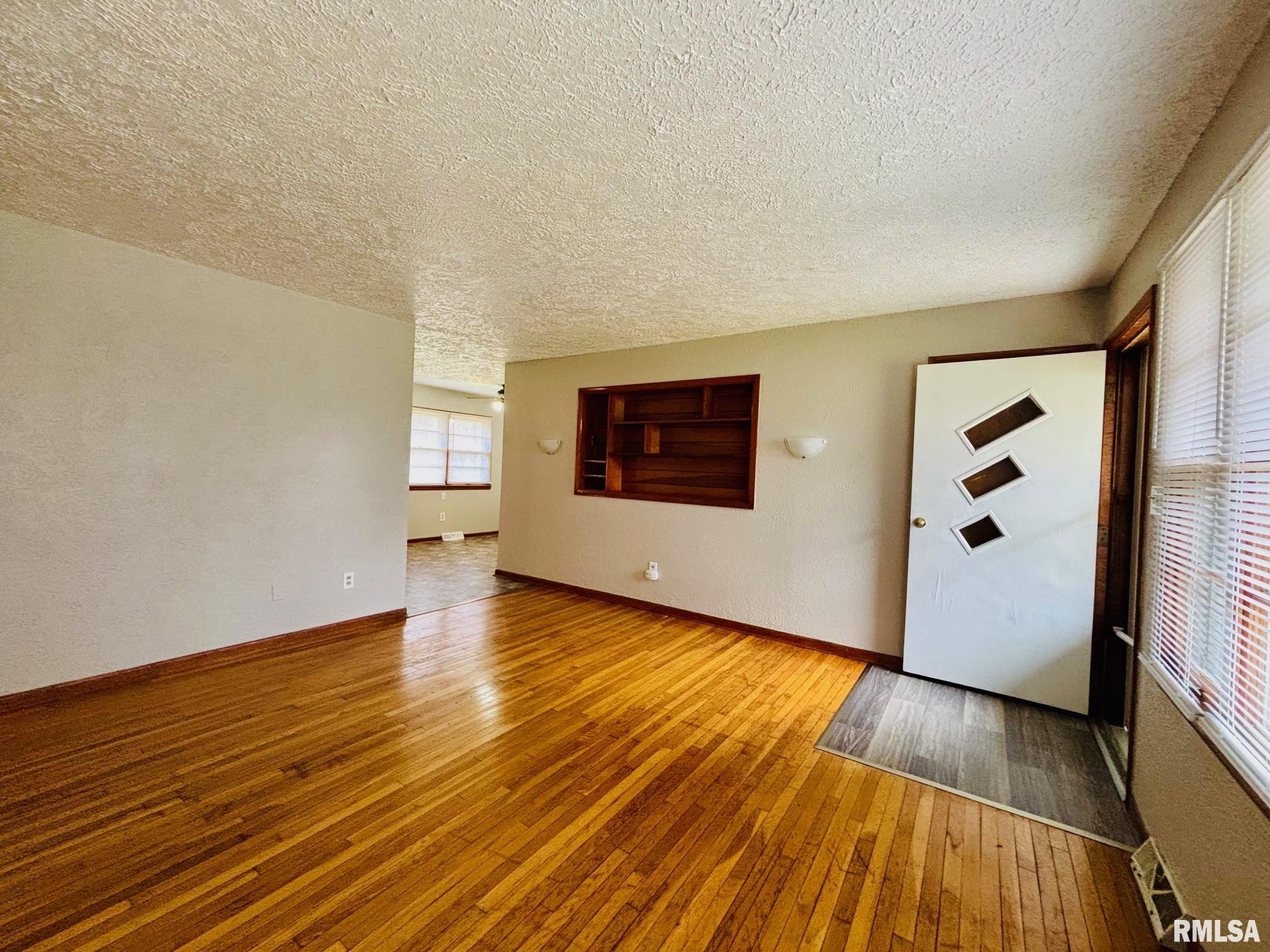 2619 W Scenic Drive, Peoria, Illinois image 5