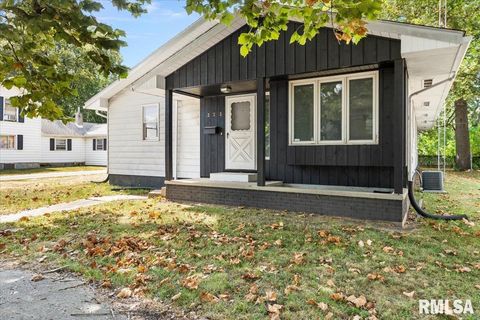 Homes For Sale - 323 N Dye Street<br/> Macoupin County, Virden, IL 62690