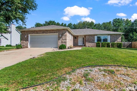 Homes For Sale - 612 Old Tippecanoe Drive<br/> Springfield, IL 62711