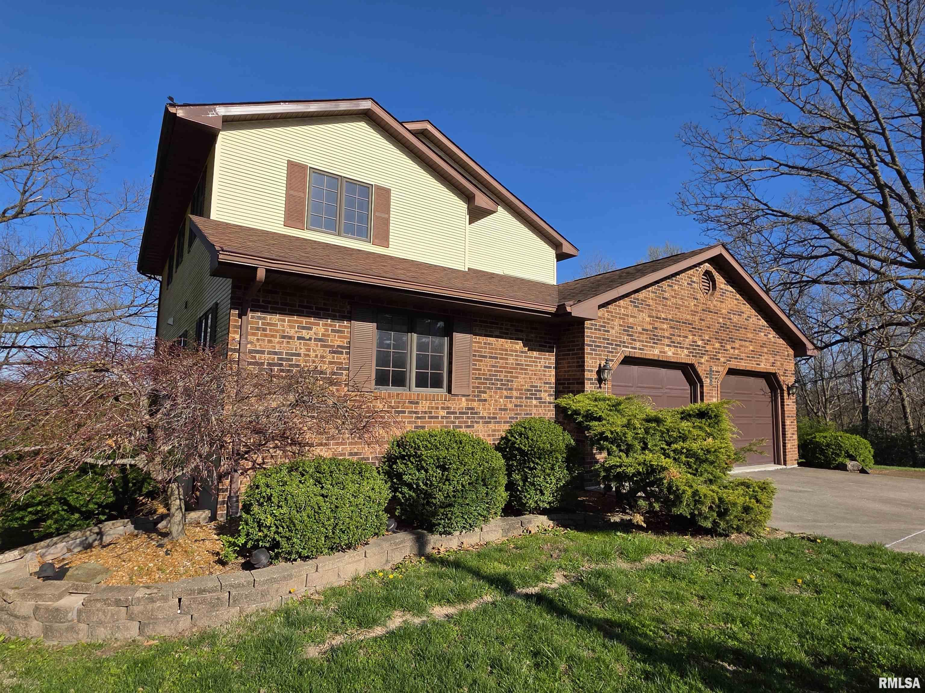 14098 Aspen Drive, Carlinville, Illinois image 2