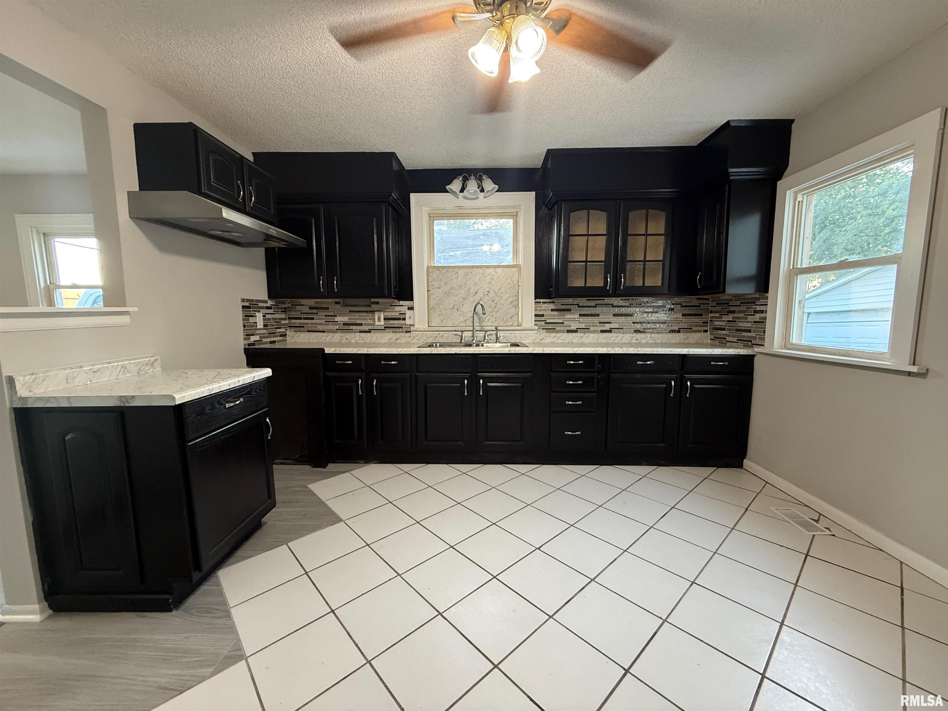 528 Cass Street, East Peoria, Illinois image 20