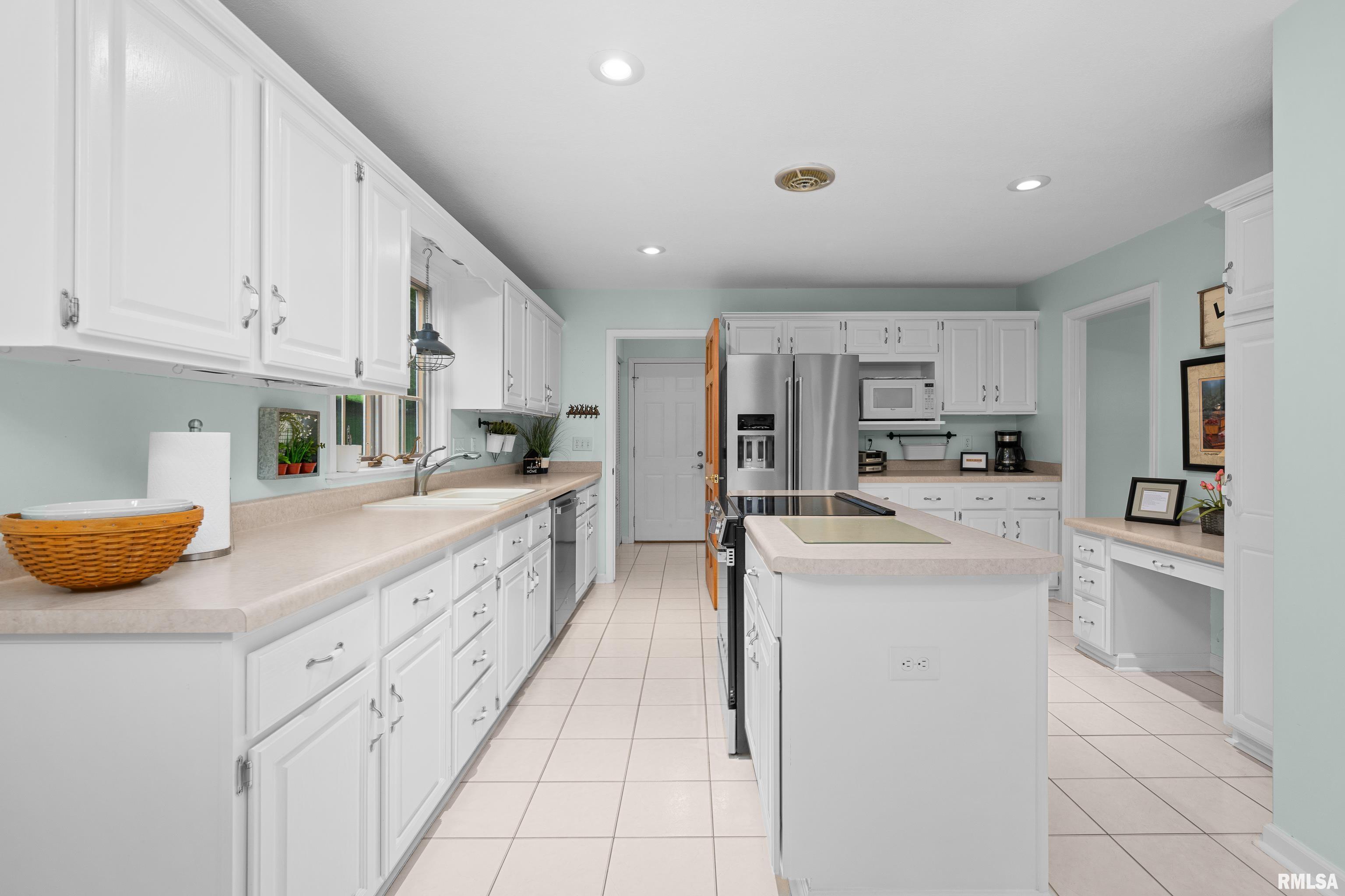 3513 33rd Street Court, Moline, Illinois image 13
