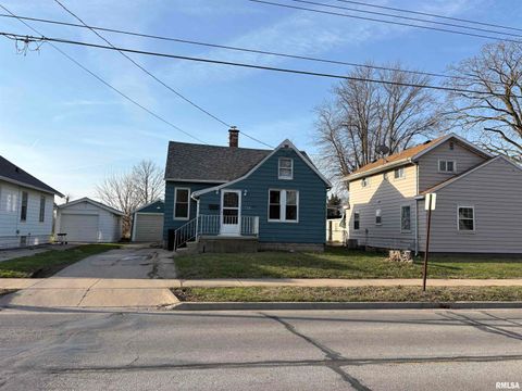 Homes For Sale - 714 E Ash Street<br/> Fulton County, Canton, IL 61520