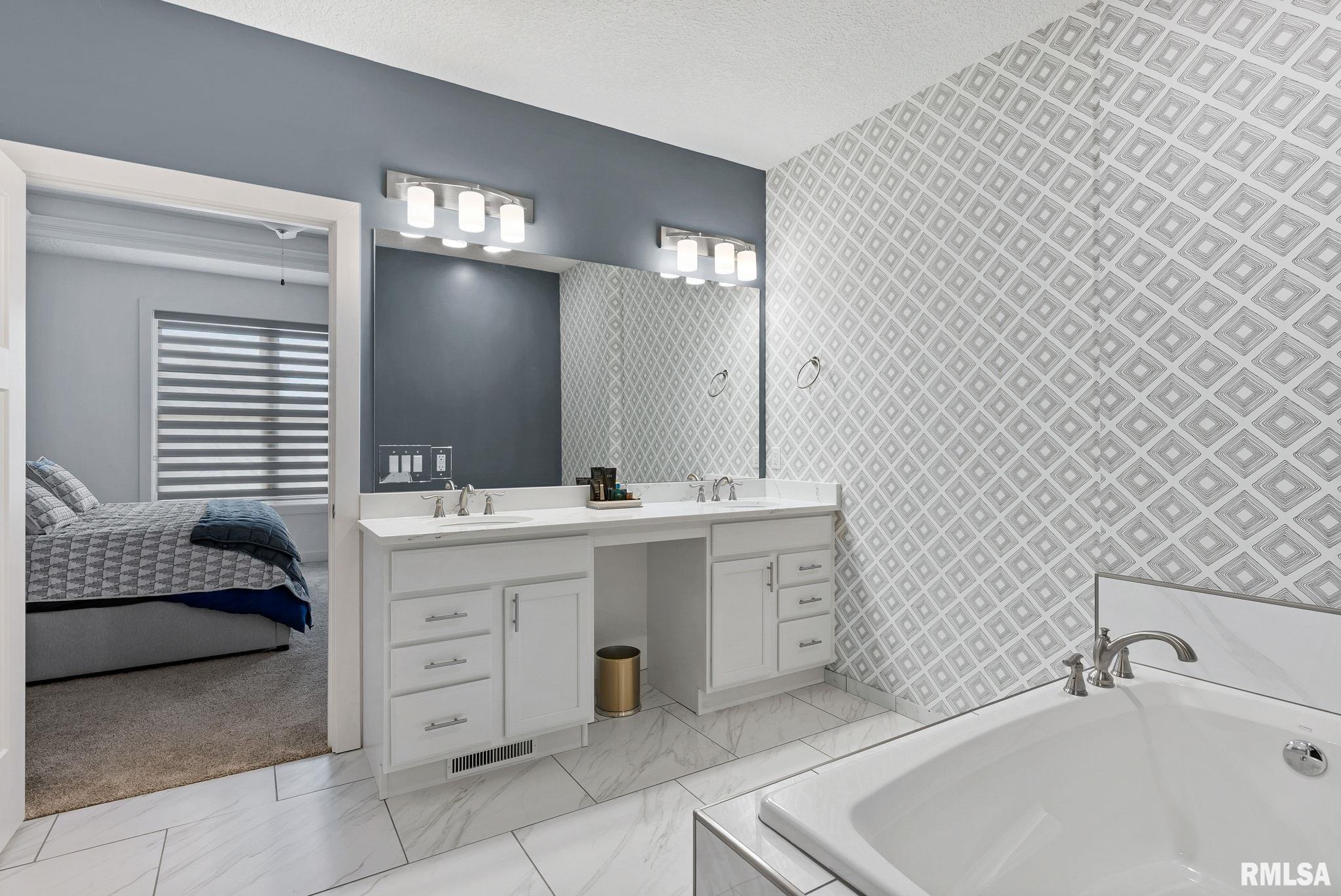 6452 Fairhaven Court, Davenport, Iowa image 18