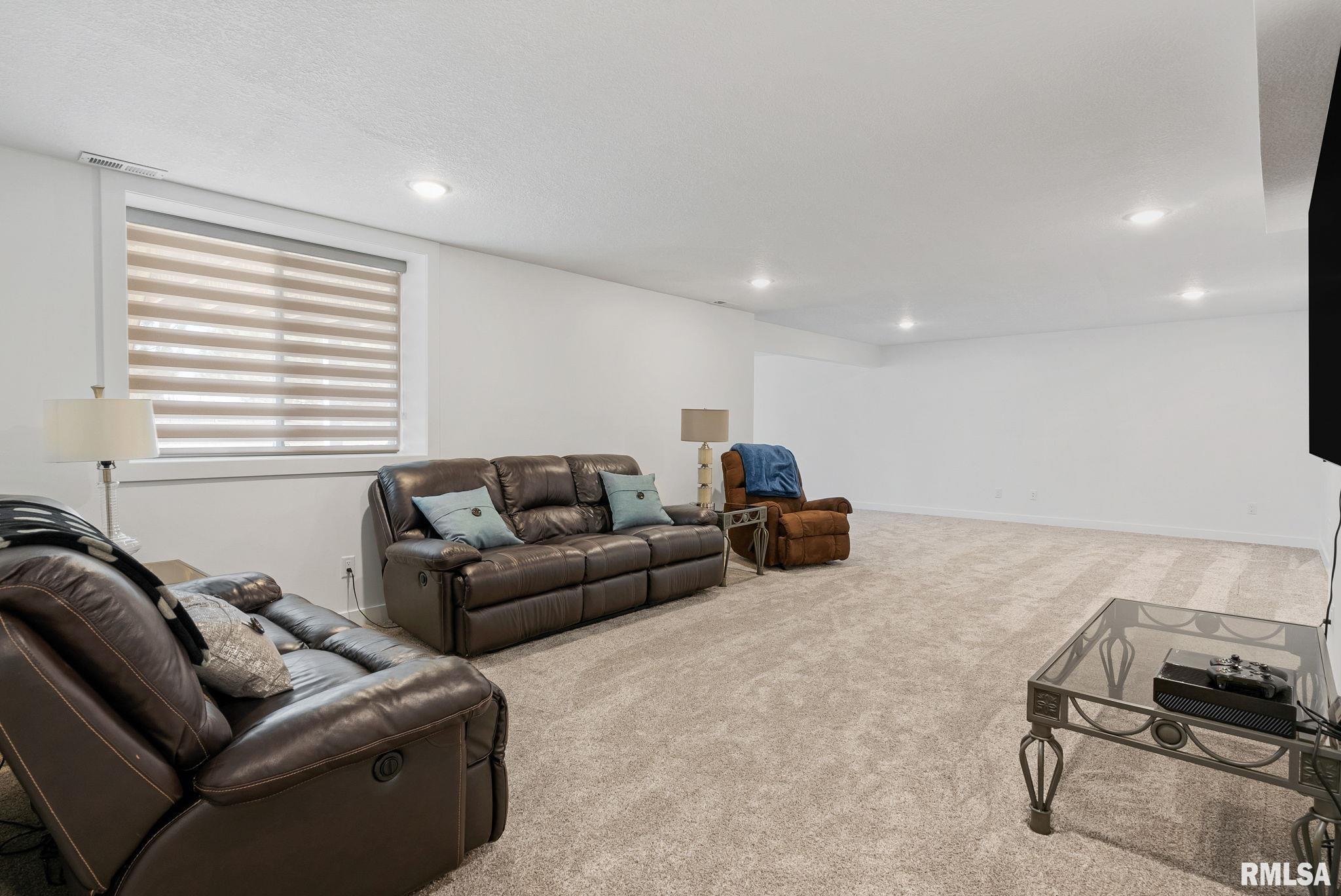 6452 Fairhaven Court, Davenport, Iowa image 26