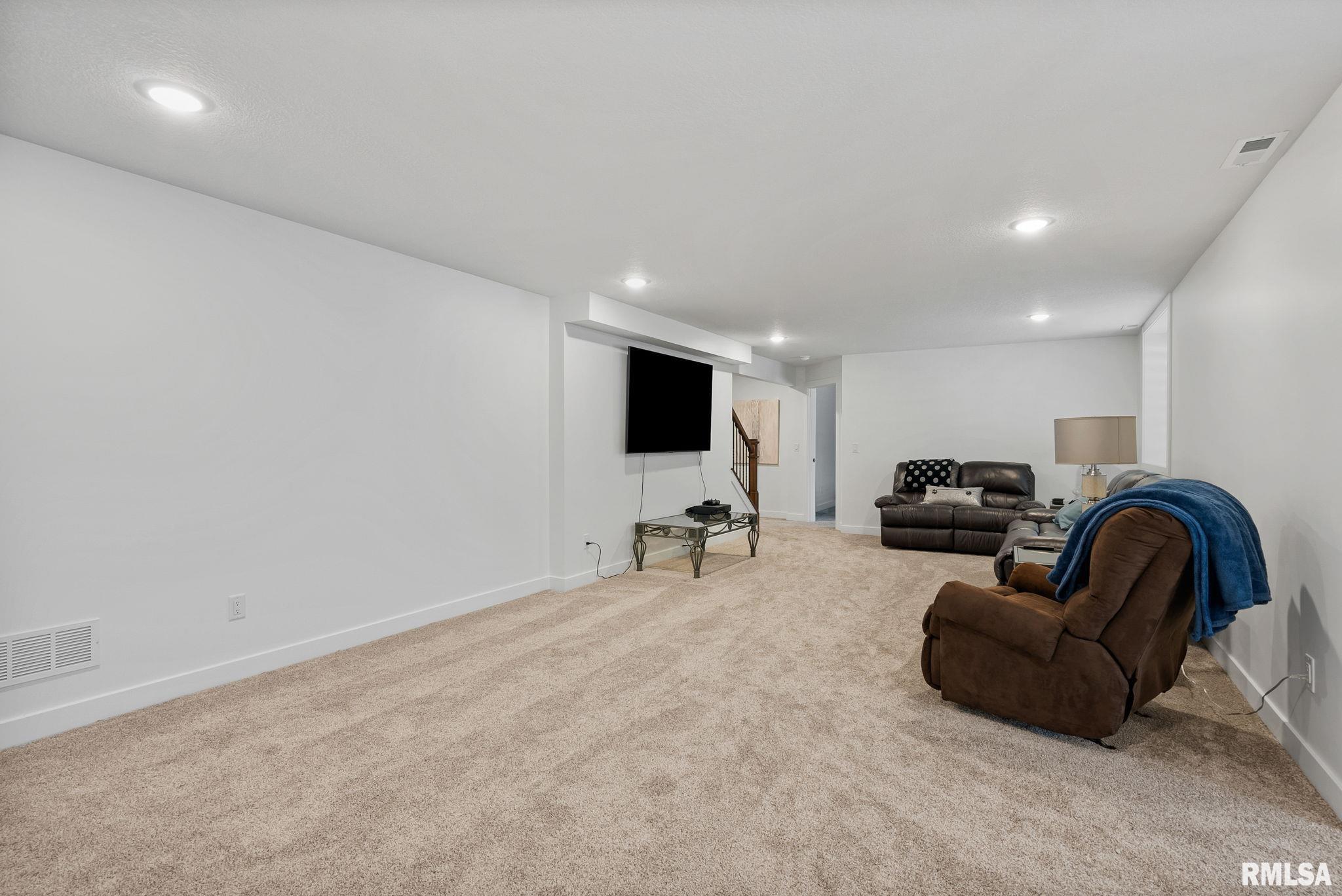 6452 Fairhaven Court, Davenport, Iowa image 27