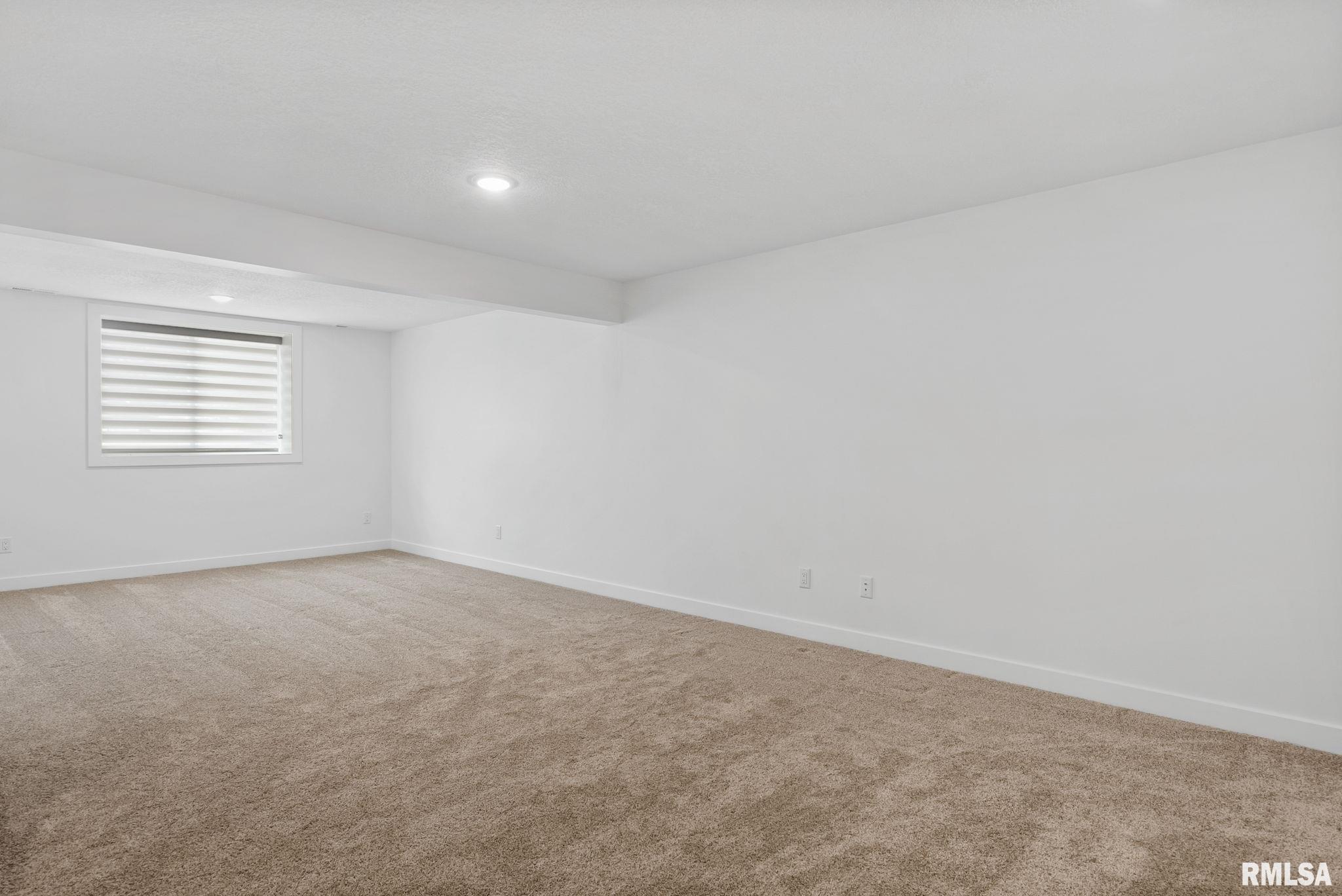 6452 Fairhaven Court, Davenport, Iowa image 28