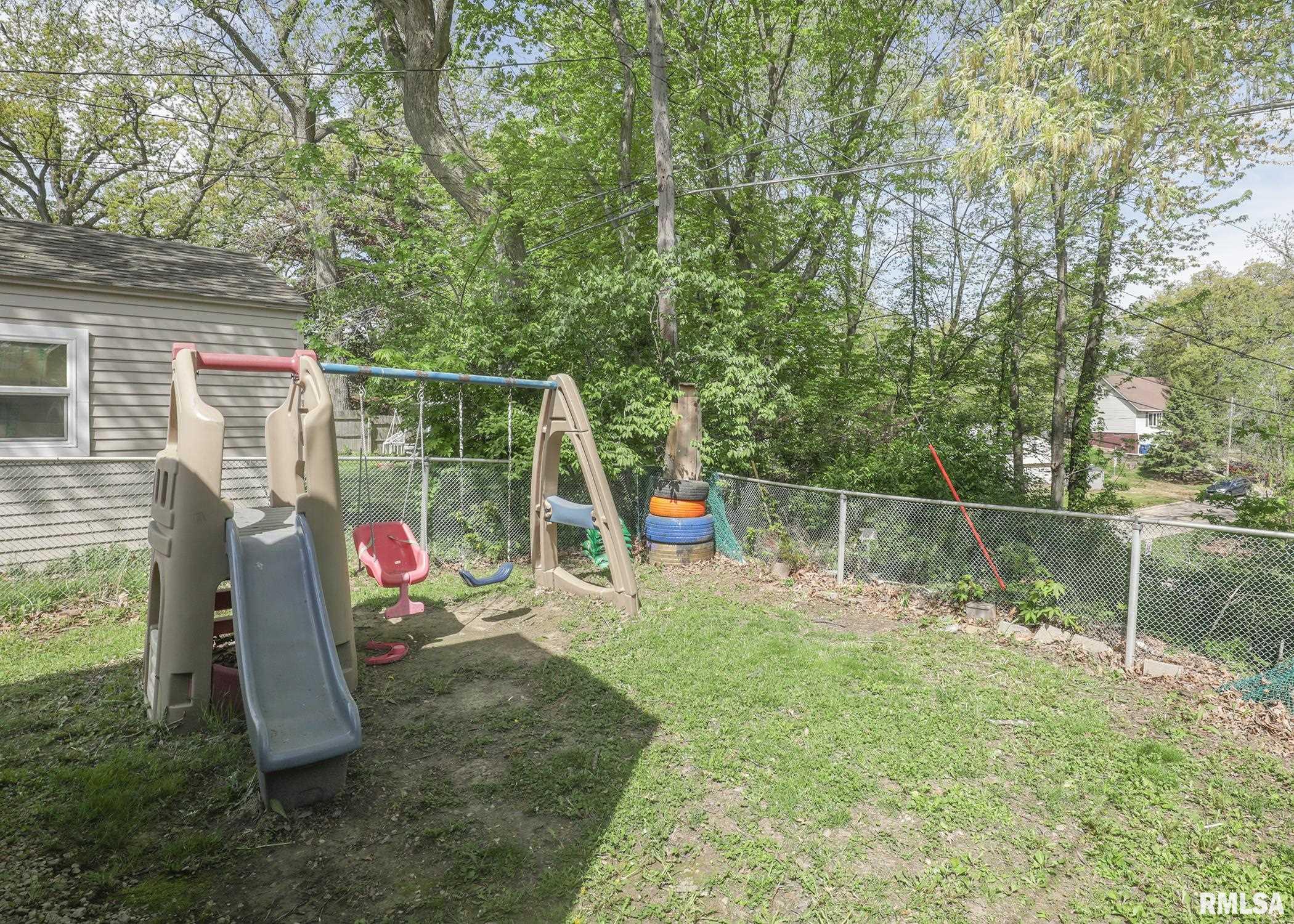1009 38th Street, Moline, Illinois image 25