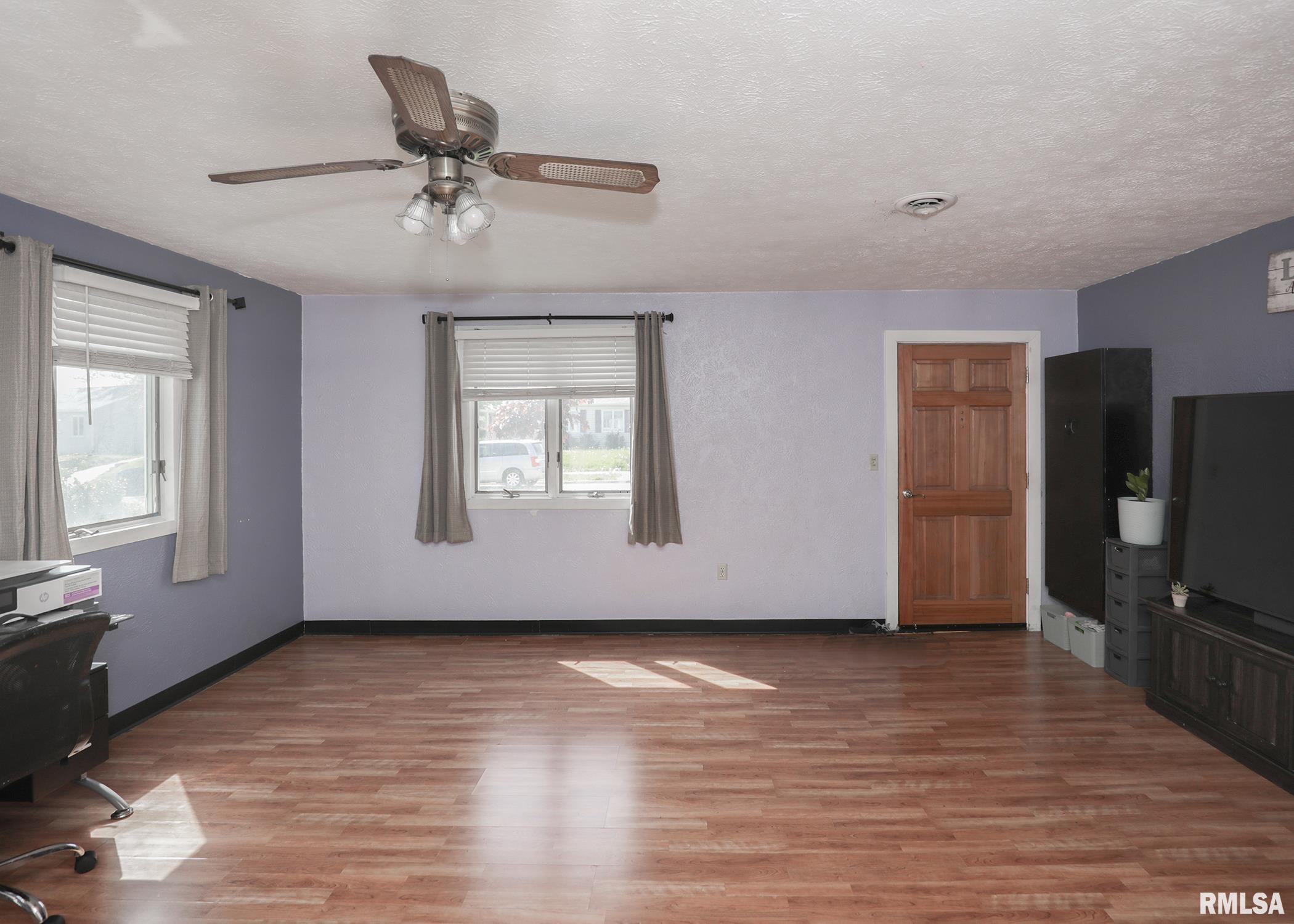 1009 38th Street, Moline, Illinois image 8