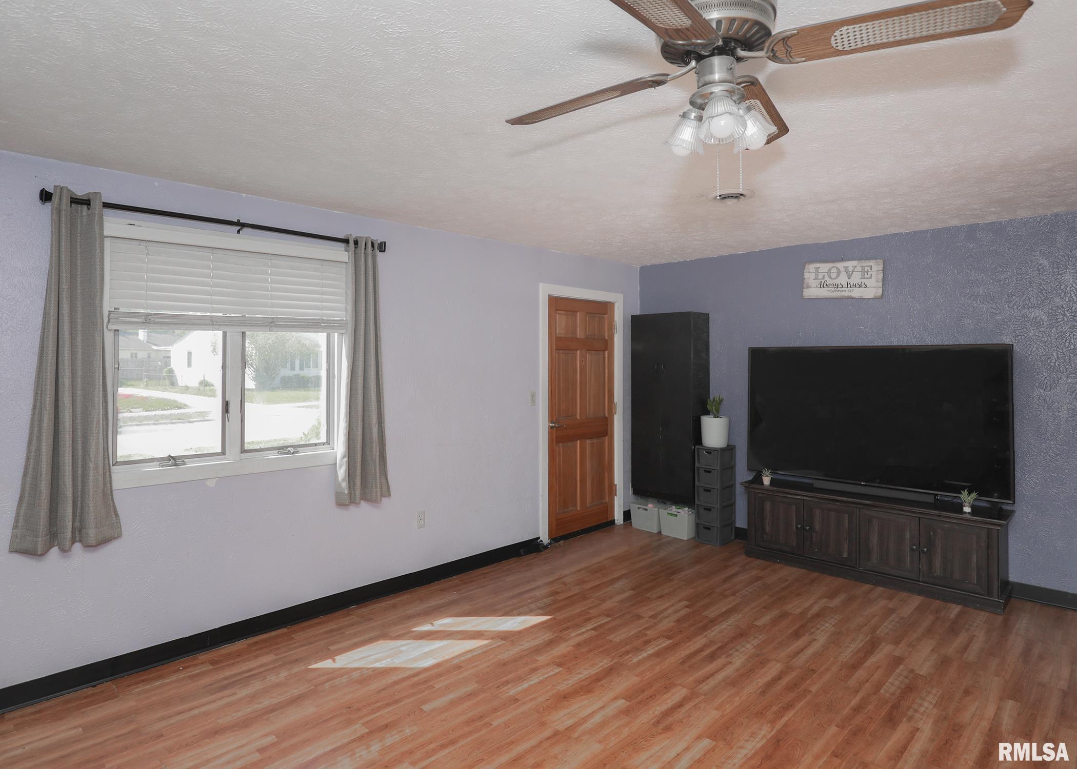 1009 38th Street, Moline, Illinois image 6