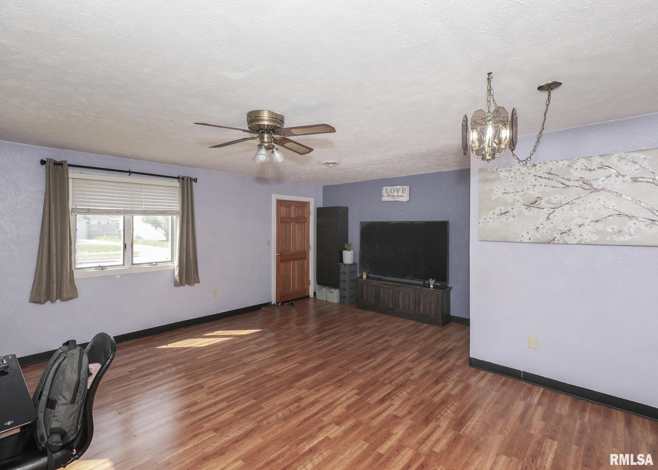 1009 38th Street, Moline, Illinois image 7