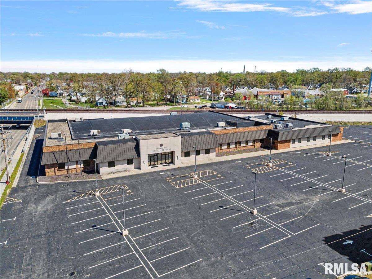 Photo 1 of 26 — 740 E ASH Street, Springfield, IL 62703