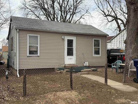 Photo of 1527 MARTIN Drive, Pekin, IL 61554 (MLS # PA1265545)