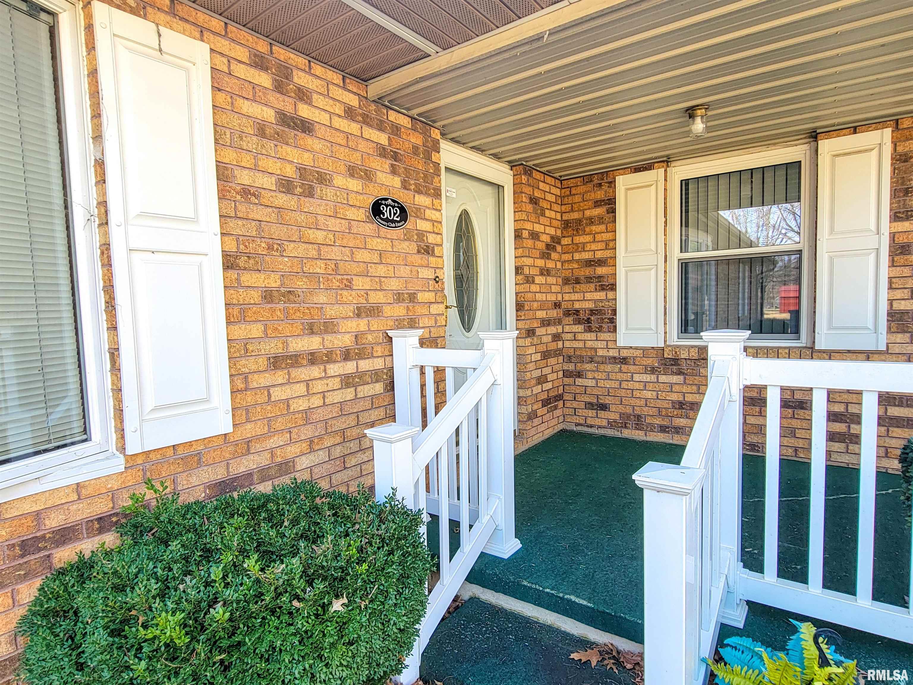 302 Country Club Estates Drive, Salem, Illinois image 8