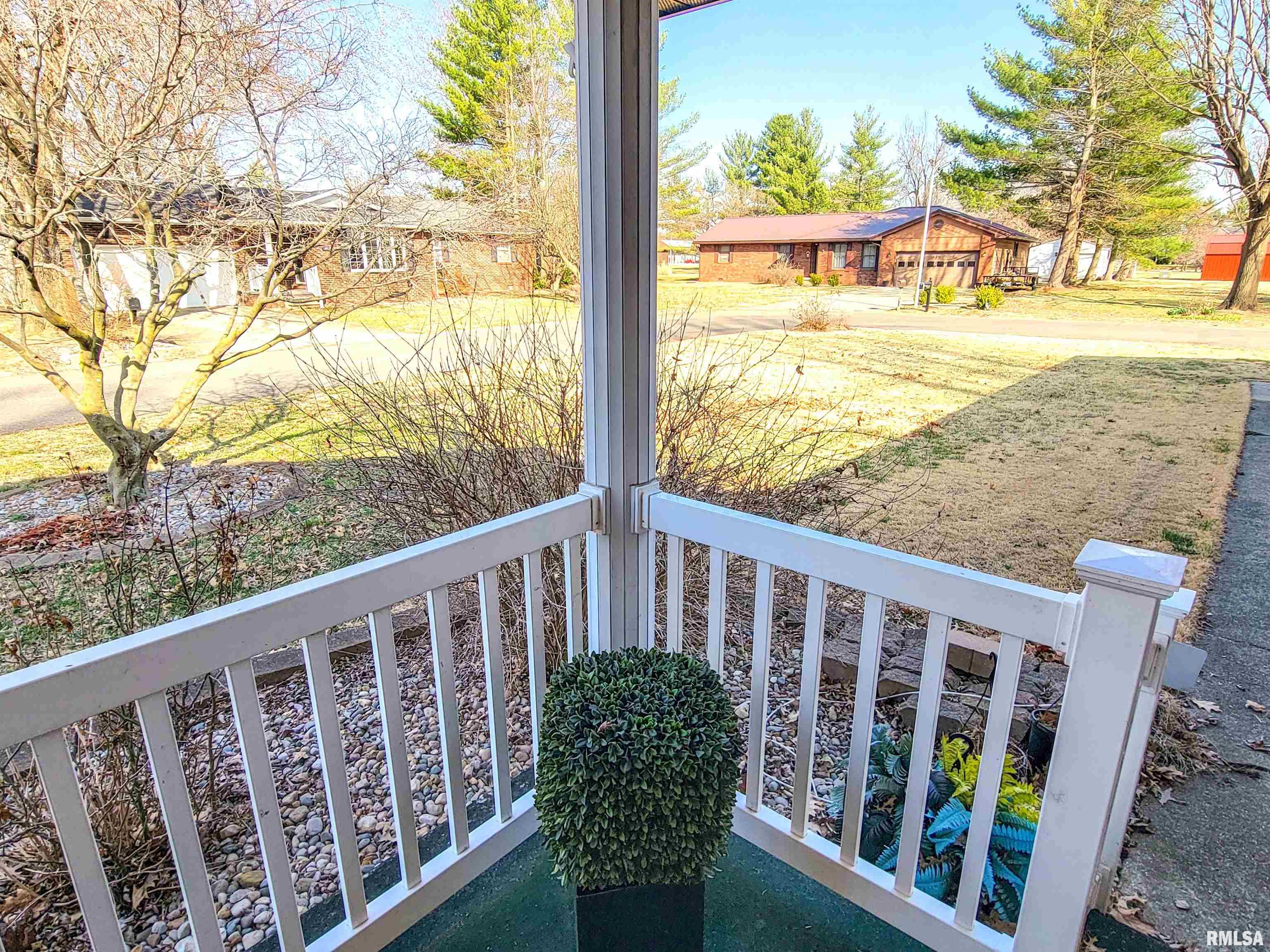 302 Country Club Estates Drive, Salem, Illinois image 6
