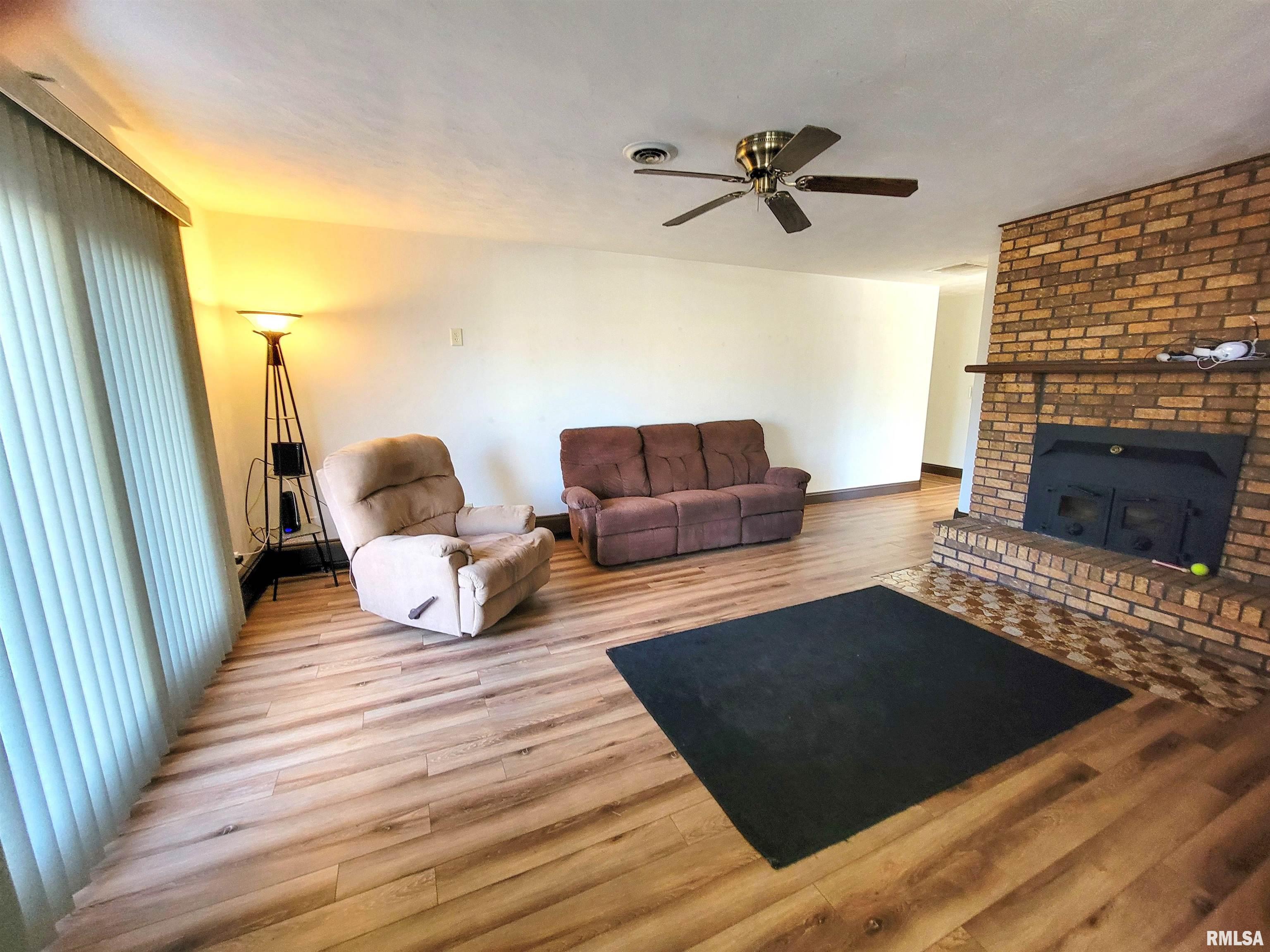 302 Country Club Estates Drive, Salem, Illinois image 14