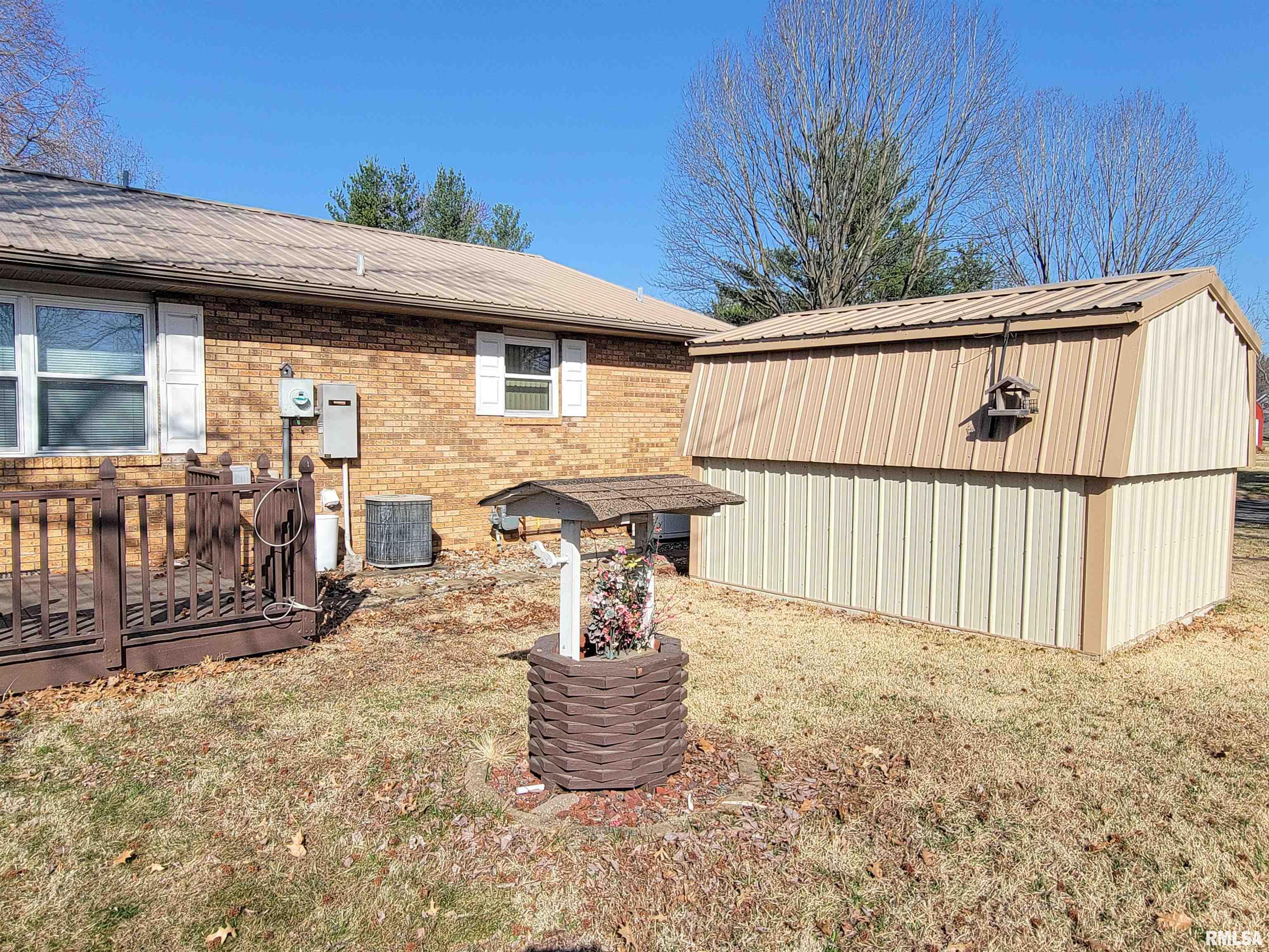 302 Country Club Estates Drive, Salem, Illinois image 4