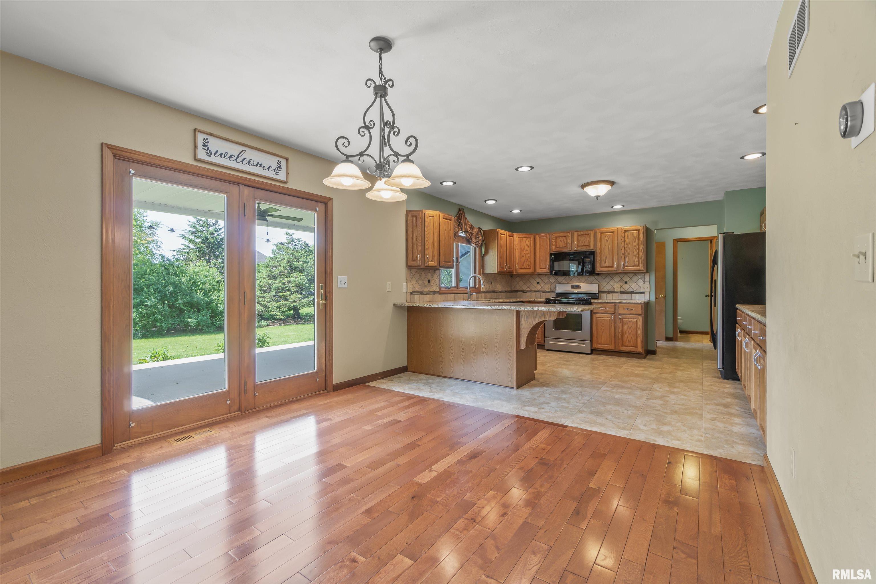 904 Dogwood Drive, Washington, Illinois image 11