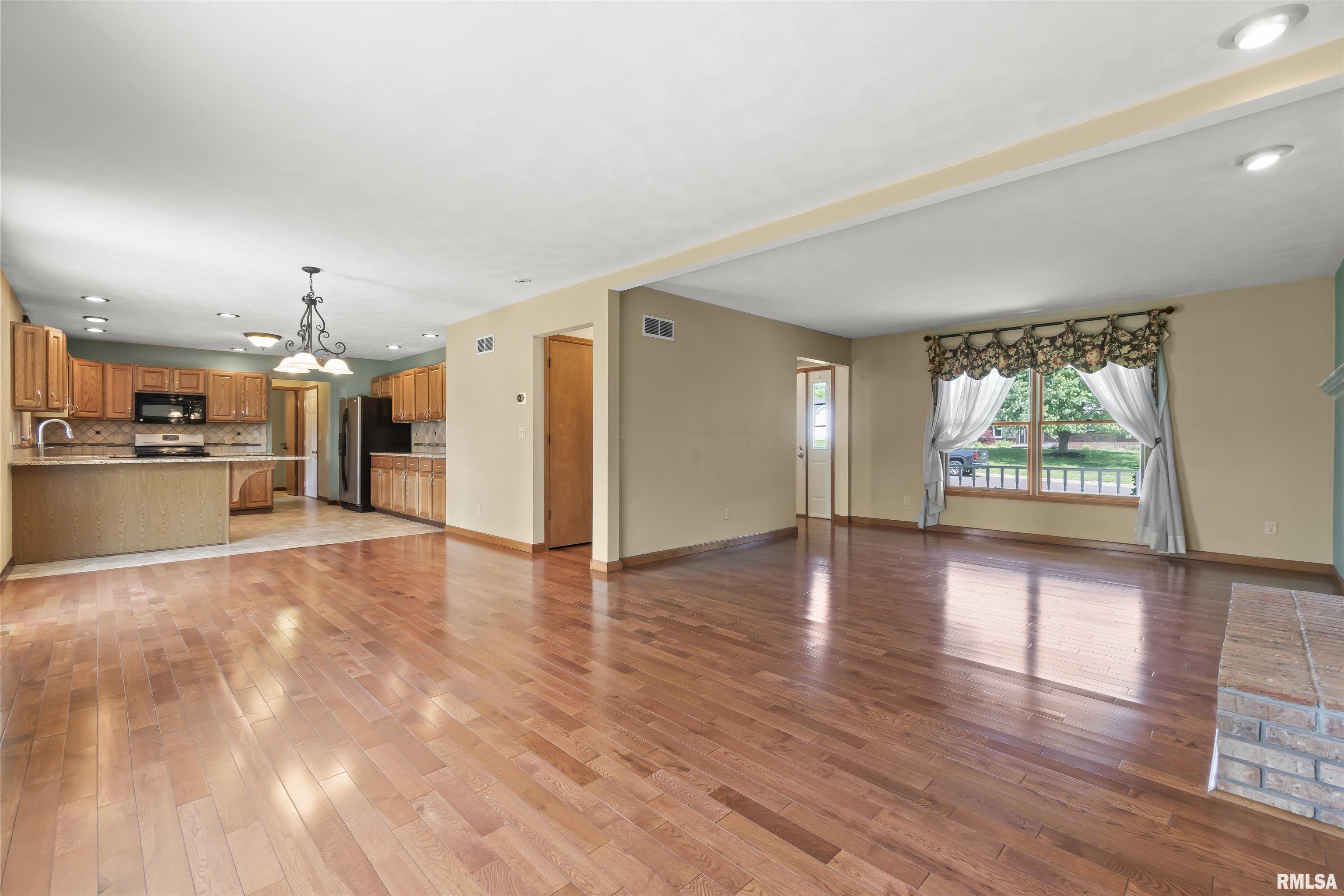 904 Dogwood Drive, Washington, Illinois image 10