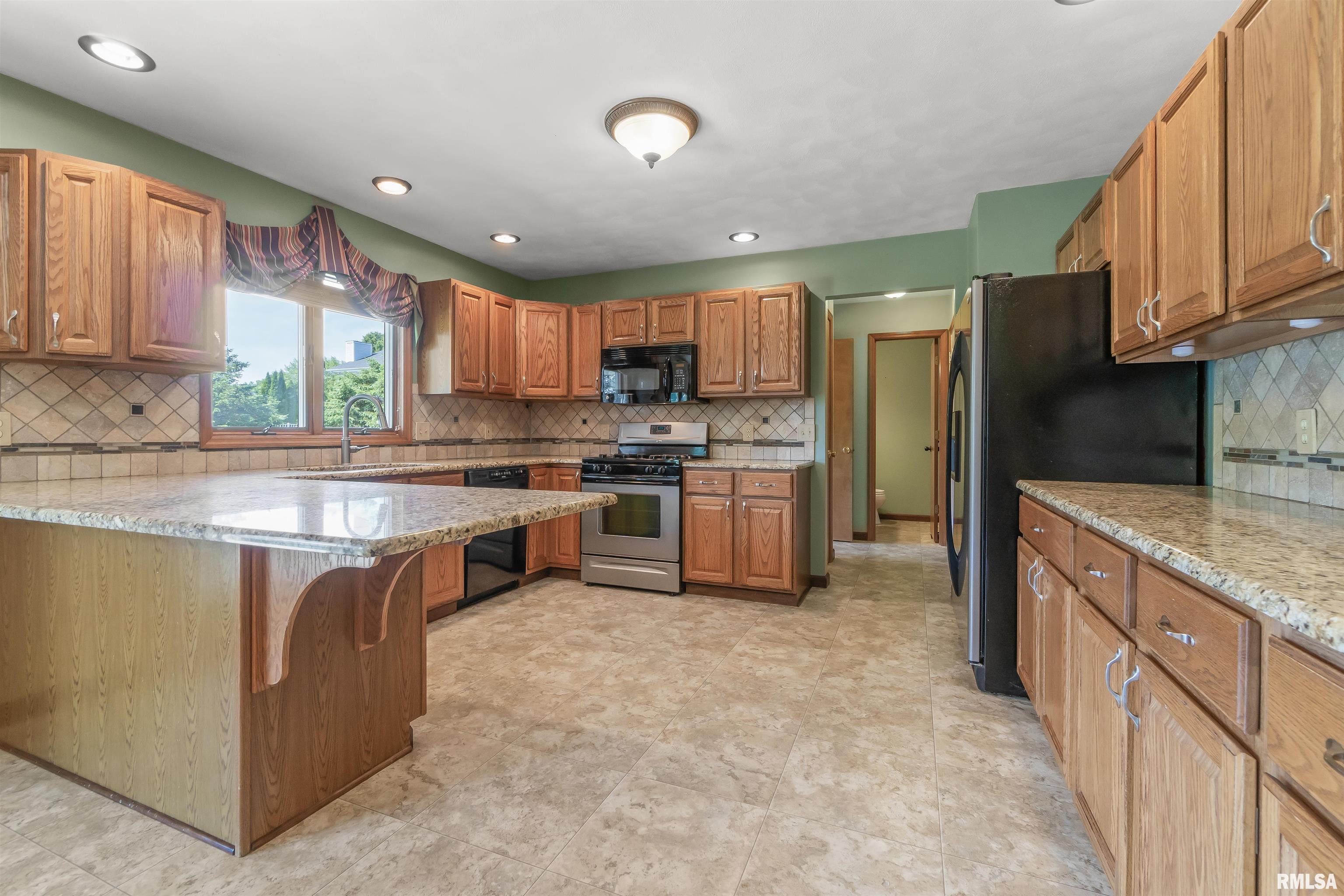 904 Dogwood Drive, Washington, Illinois image 12