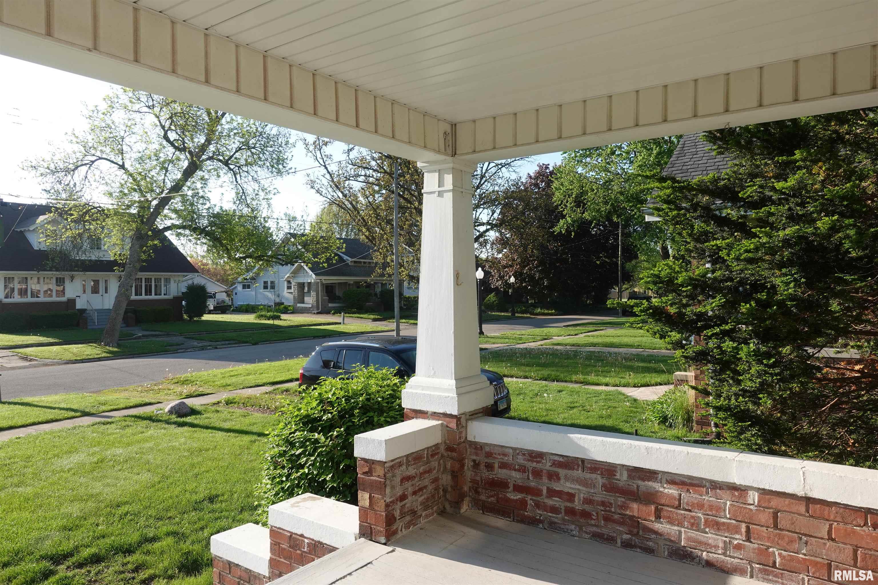 730 Jefferson Street, Galesburg, Illinois image 8