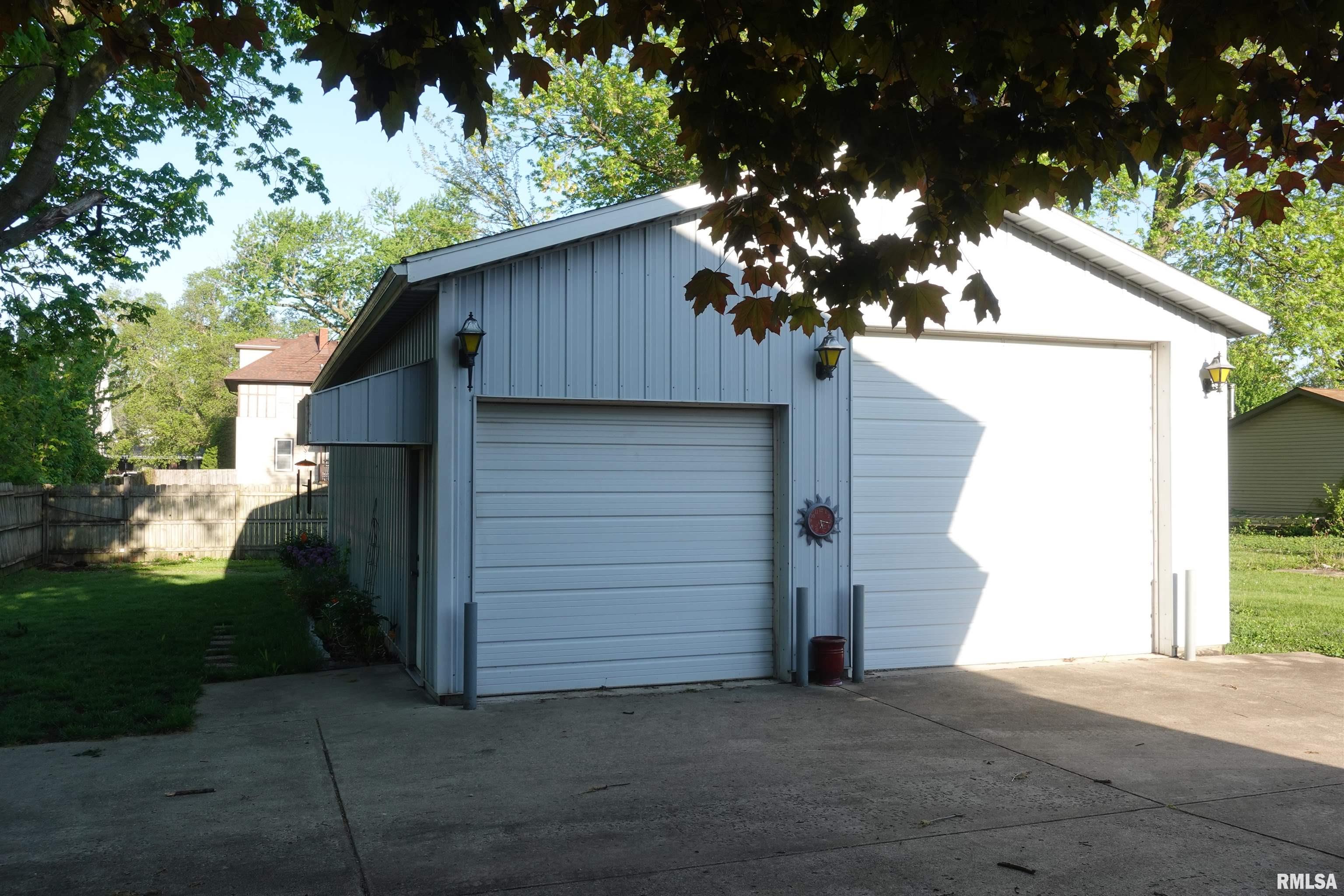 730 Jefferson Street, Galesburg, Illinois image 6