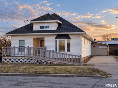 Homes For Sale - 705 W College Street<br/> Marion, IL 62959