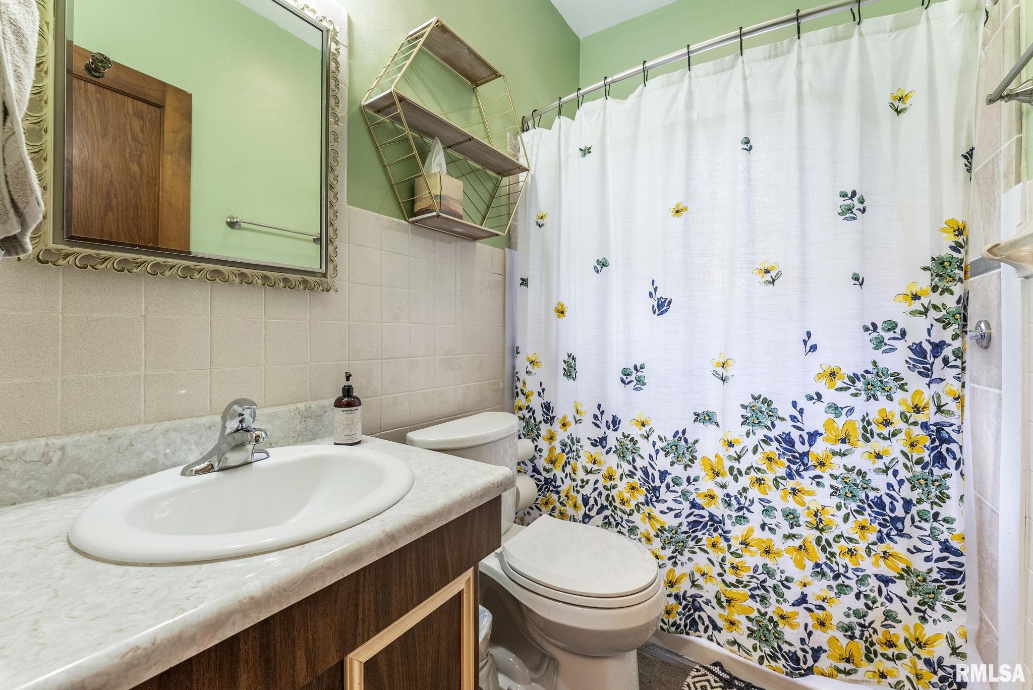 551 21st Avenue, Moline, Illinois image 17