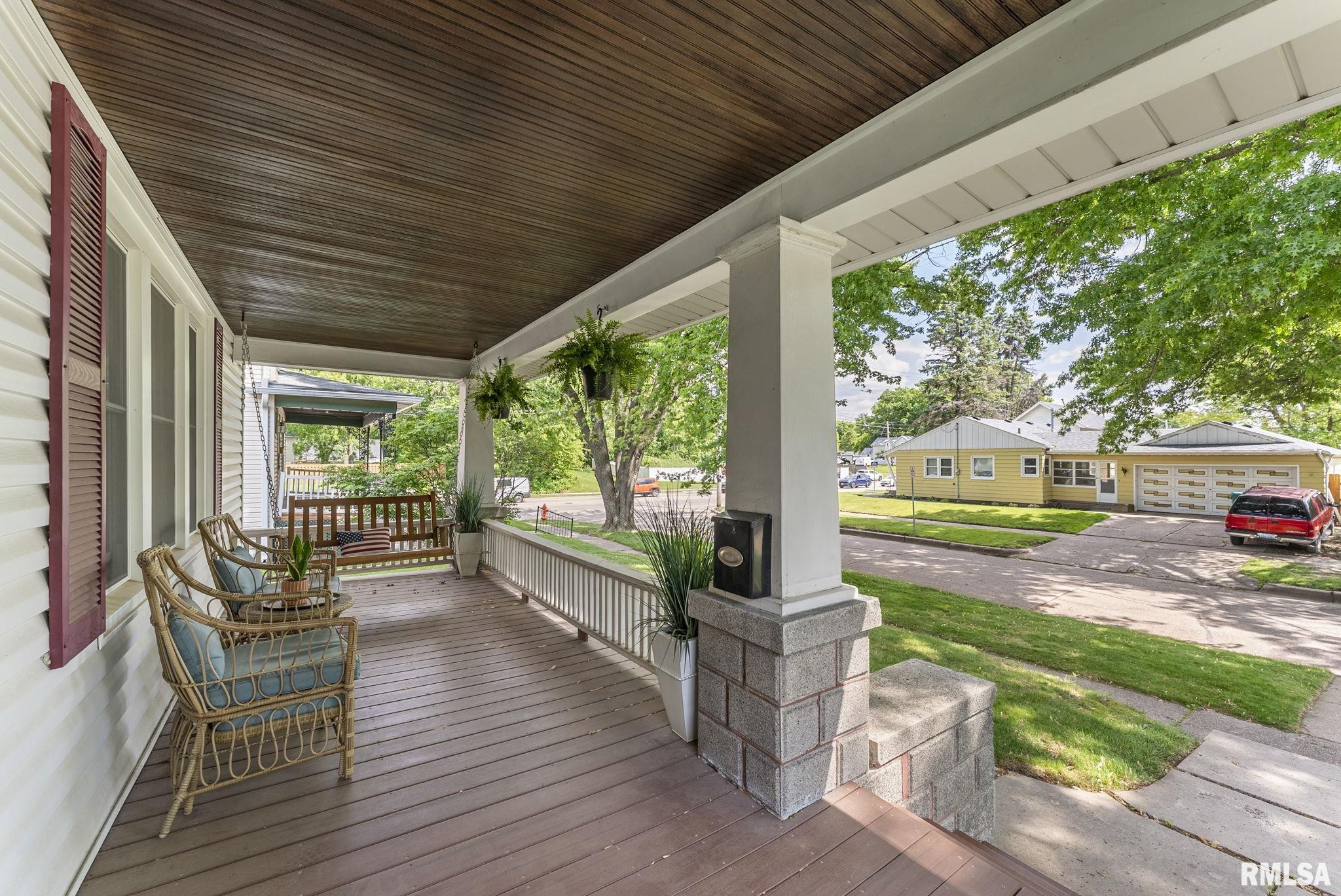 551 21st Avenue, Moline, Illinois image 5