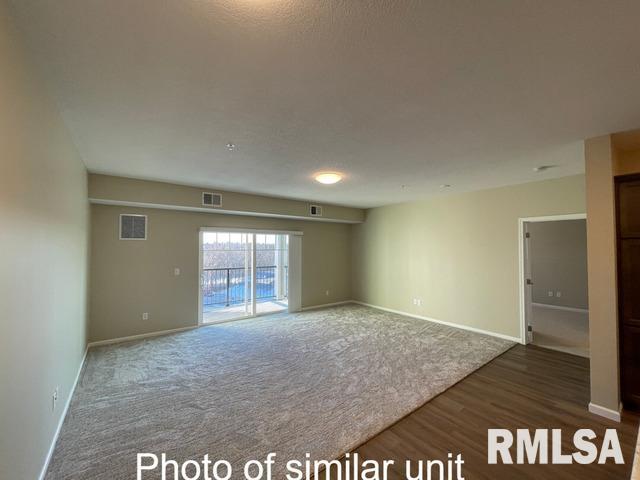 2592 Middle Road #219, Bettendorf, Iowa image 4