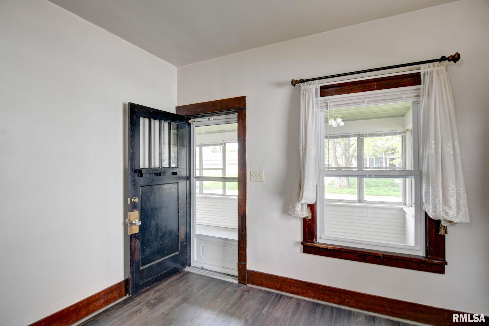 916 W Park Boulevard, Taylorville, Illinois image 10