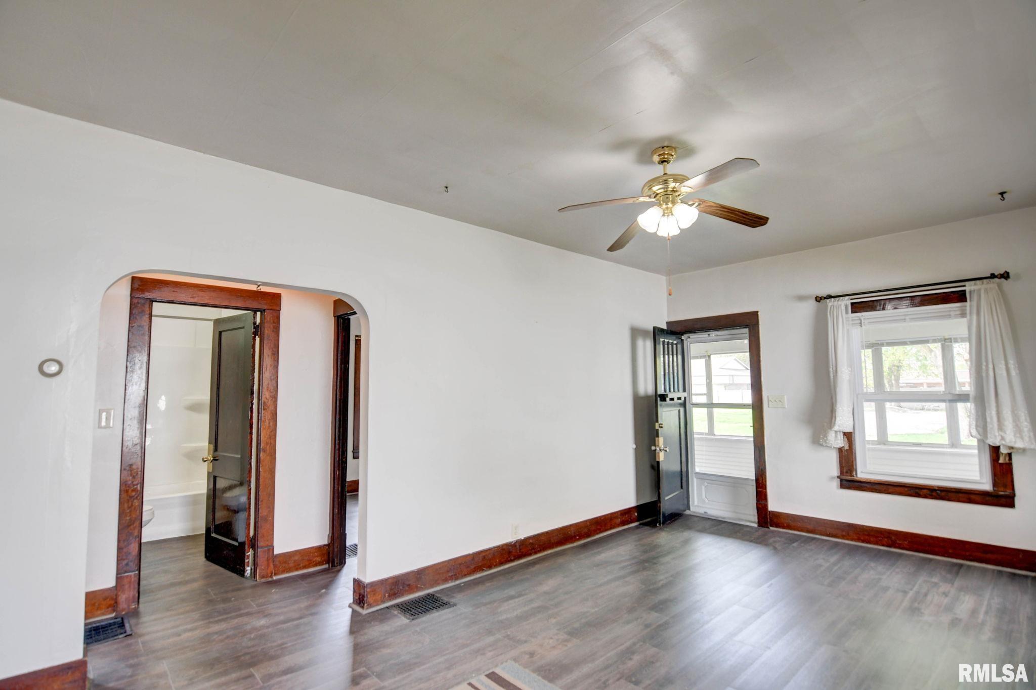 916 W Park Boulevard, Taylorville, Illinois image 8