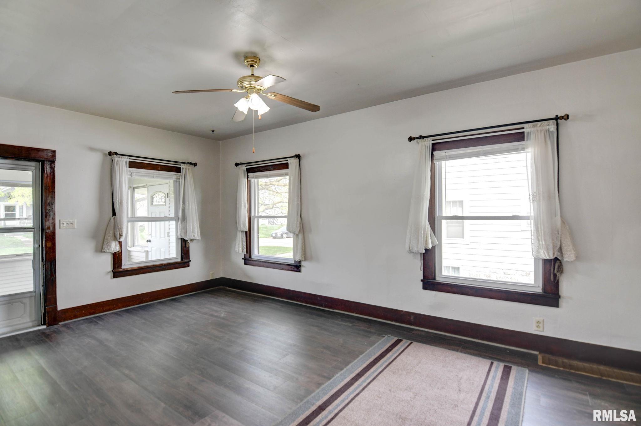 916 W Park Boulevard, Taylorville, Illinois image 9