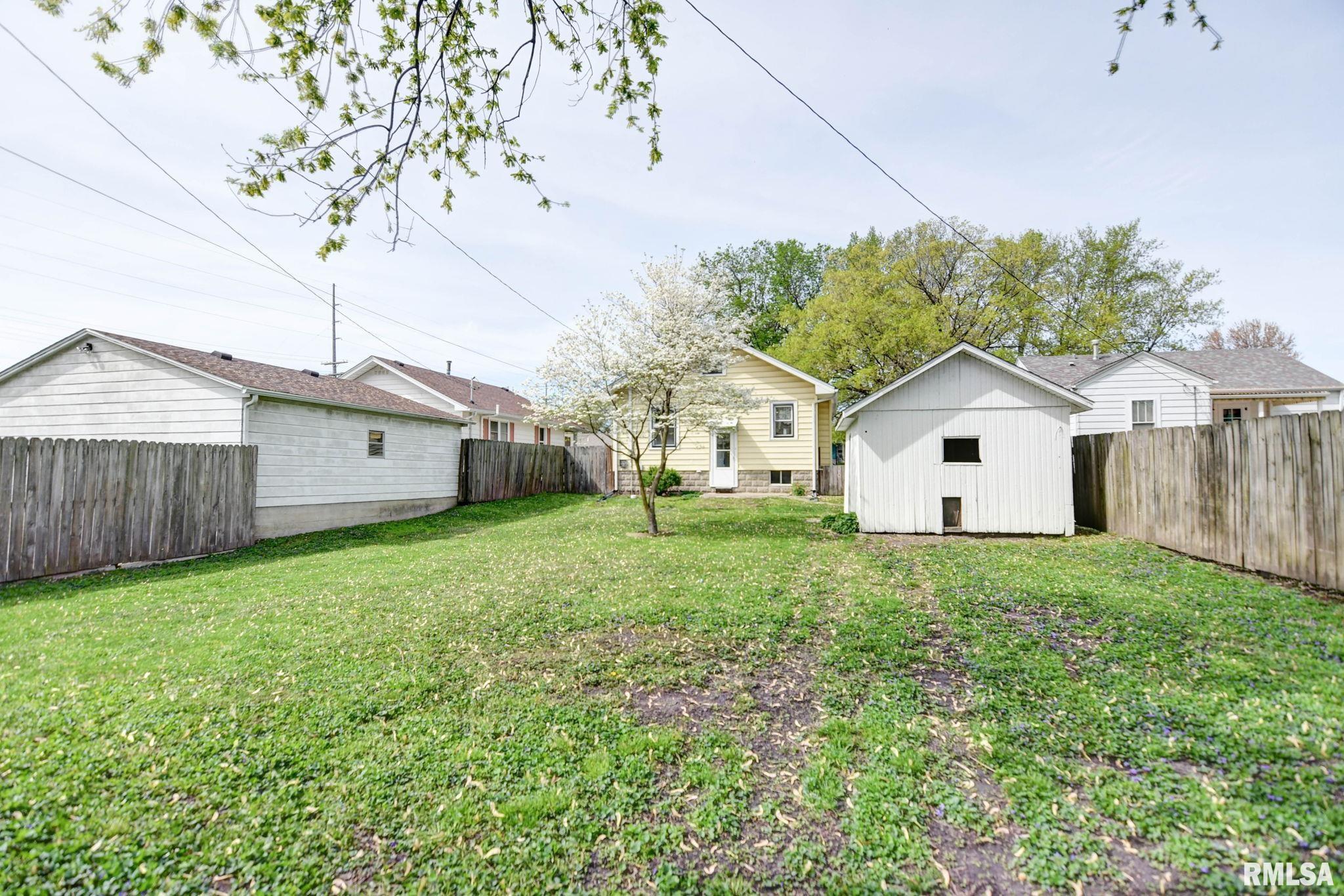 916 W Park Boulevard, Taylorville, Illinois image 2