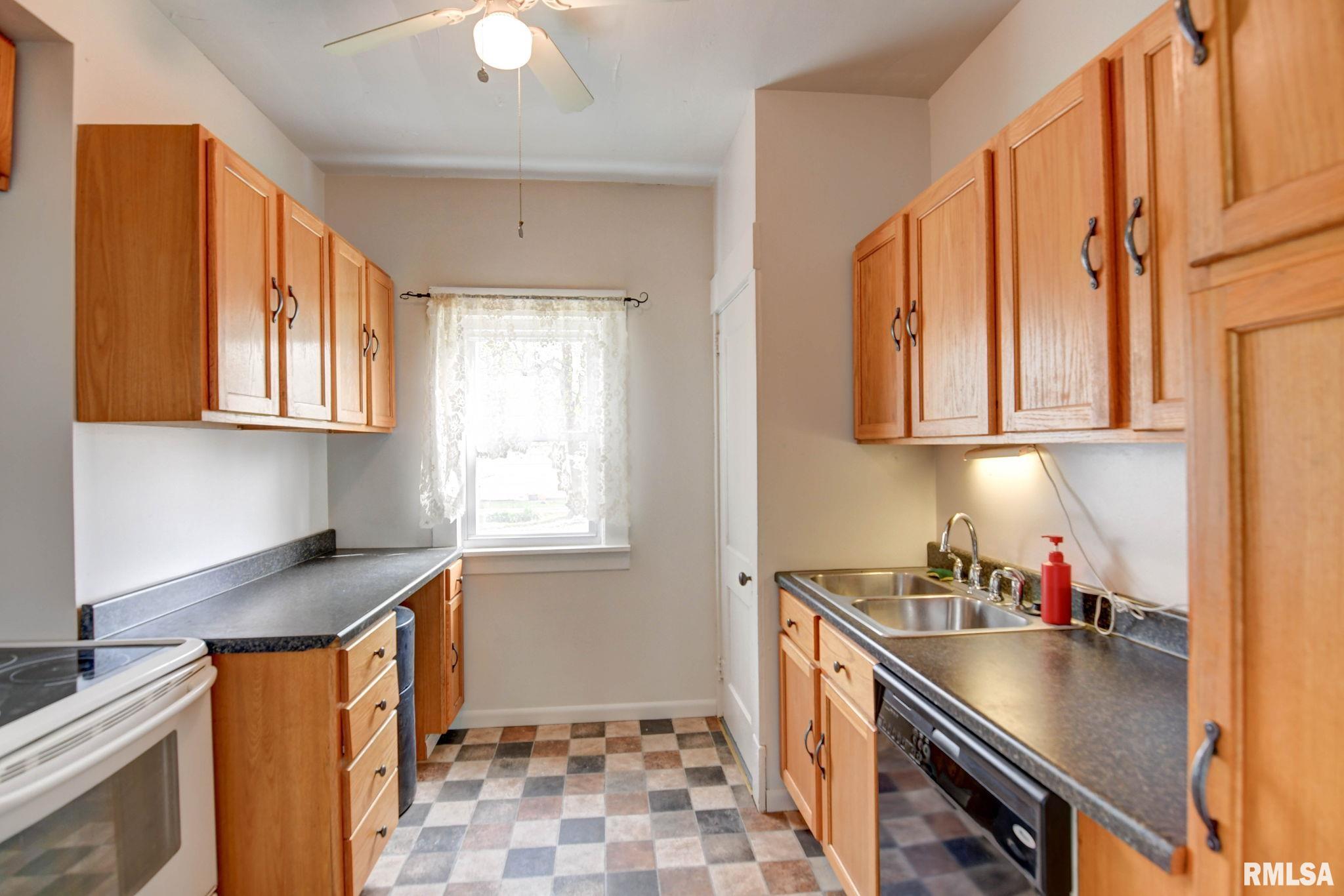 916 W Park Boulevard, Taylorville, Illinois image 14