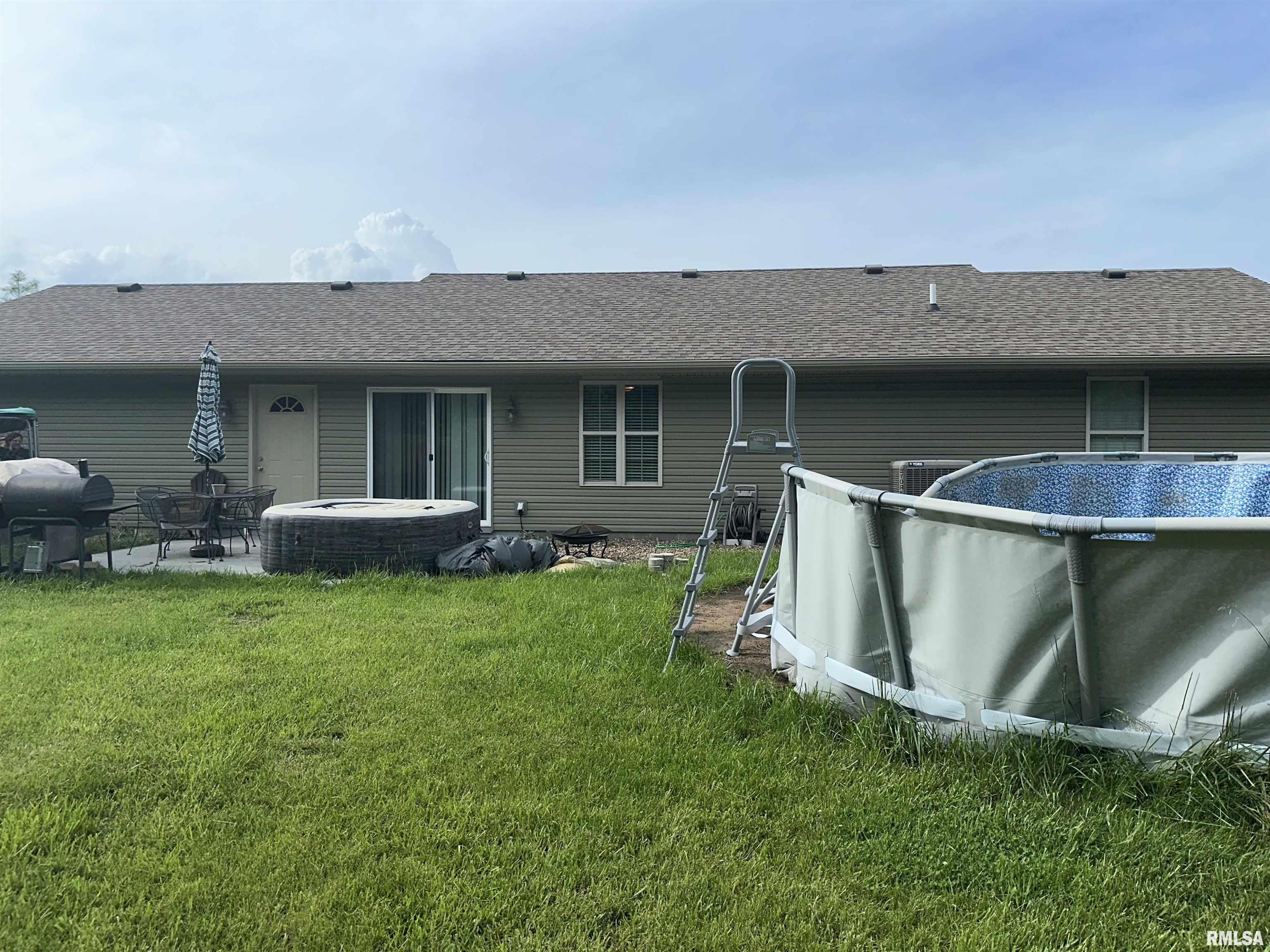 12101 Blue Sky Drive, Marion, Illinois image 9