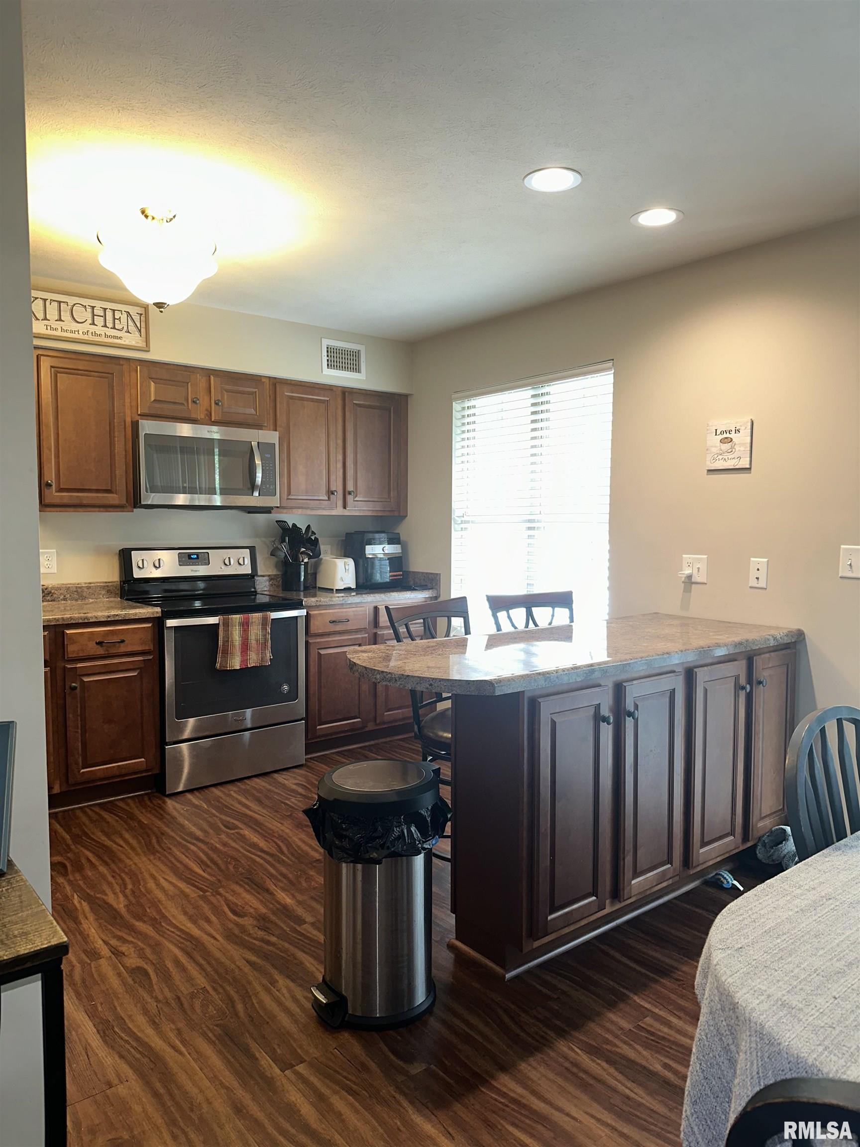 12101 Blue Sky Drive, Marion, Illinois image 11