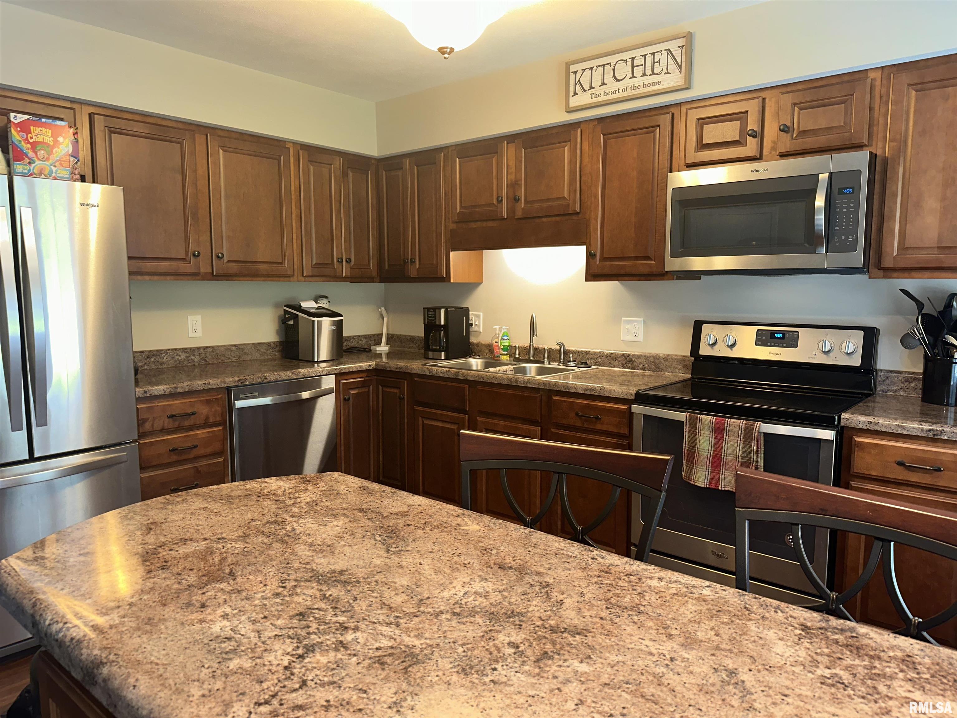 12101 Blue Sky Drive, Marion, Illinois image 12