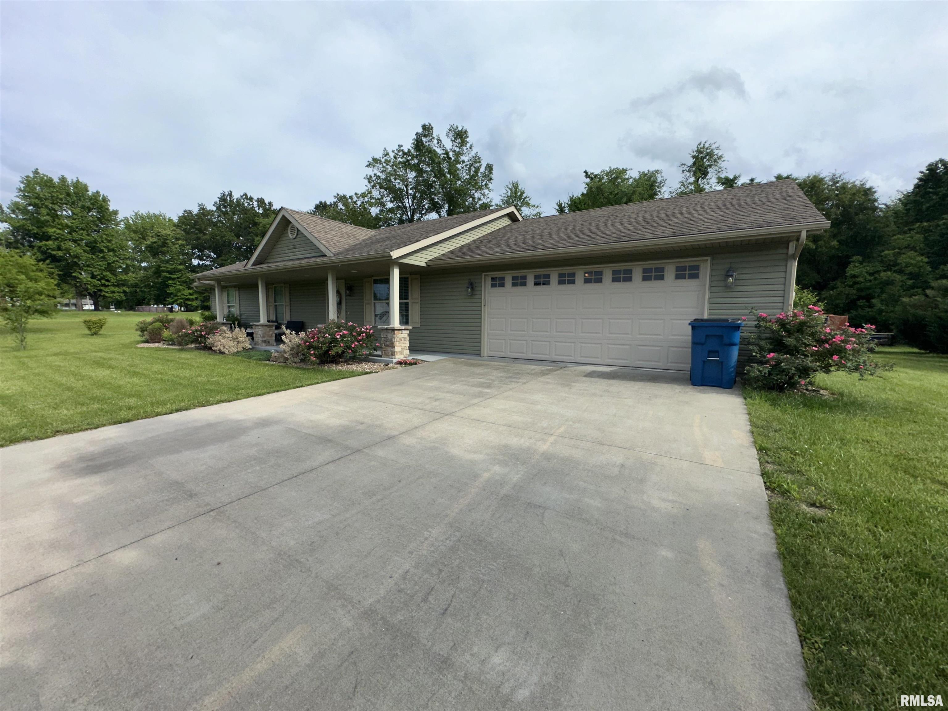 12101 Blue Sky Drive, Marion, Illinois image 3