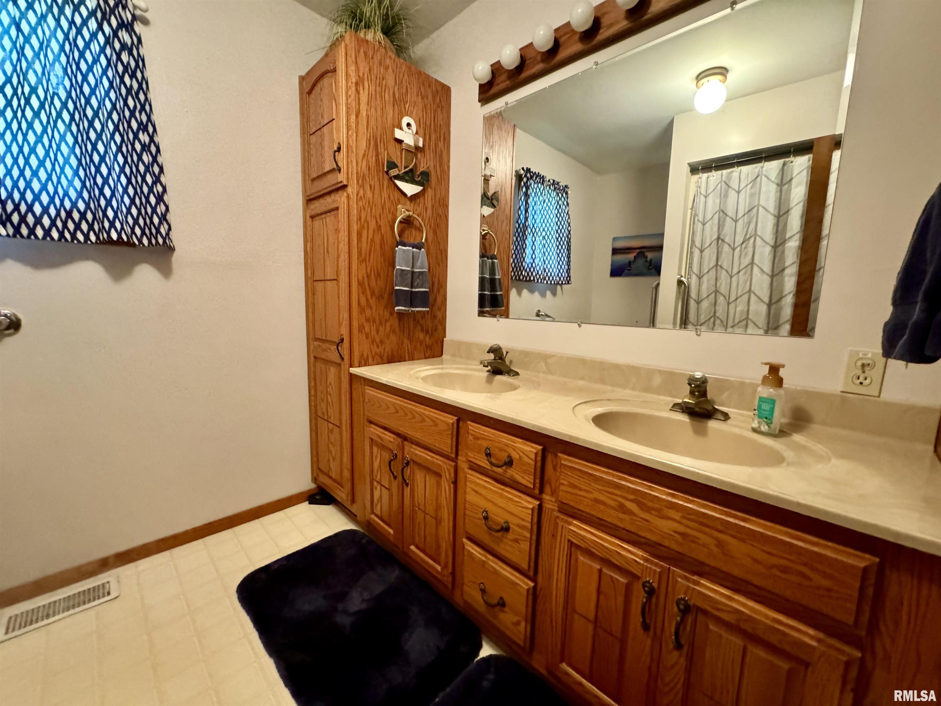 2916 N 12th Street, Herrin, Illinois image 17